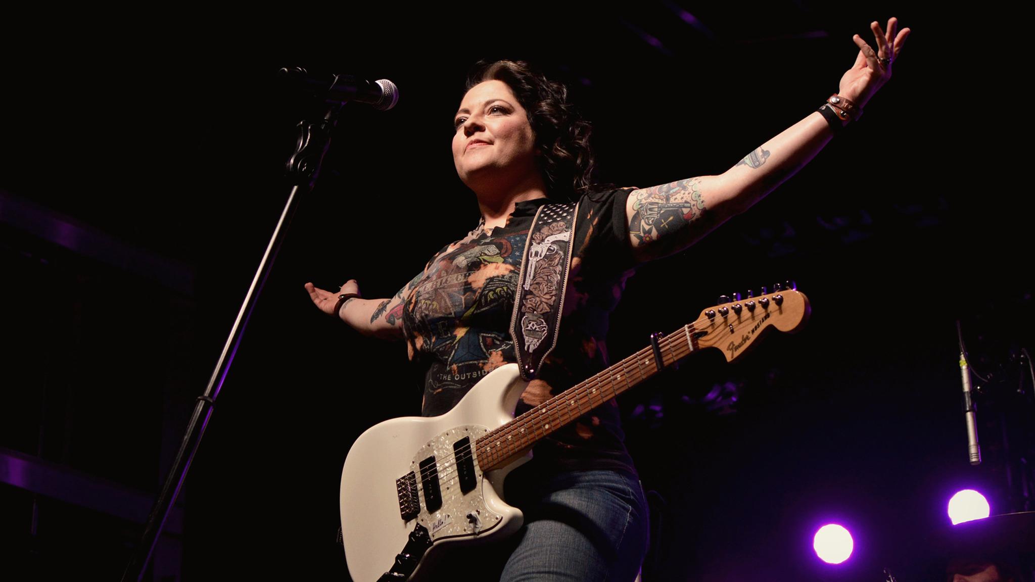 2048x1152 Ashley McBryde Wallpaper