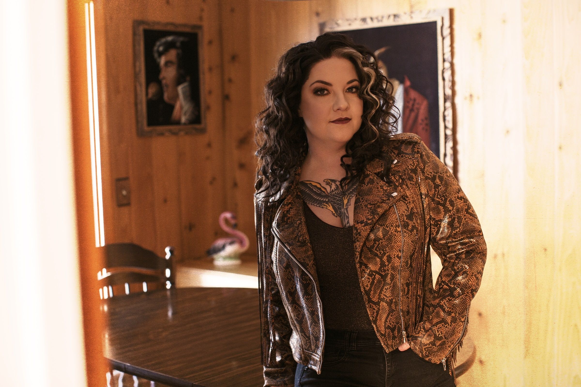 2400x1600 Ashley McBryde Wallpaper