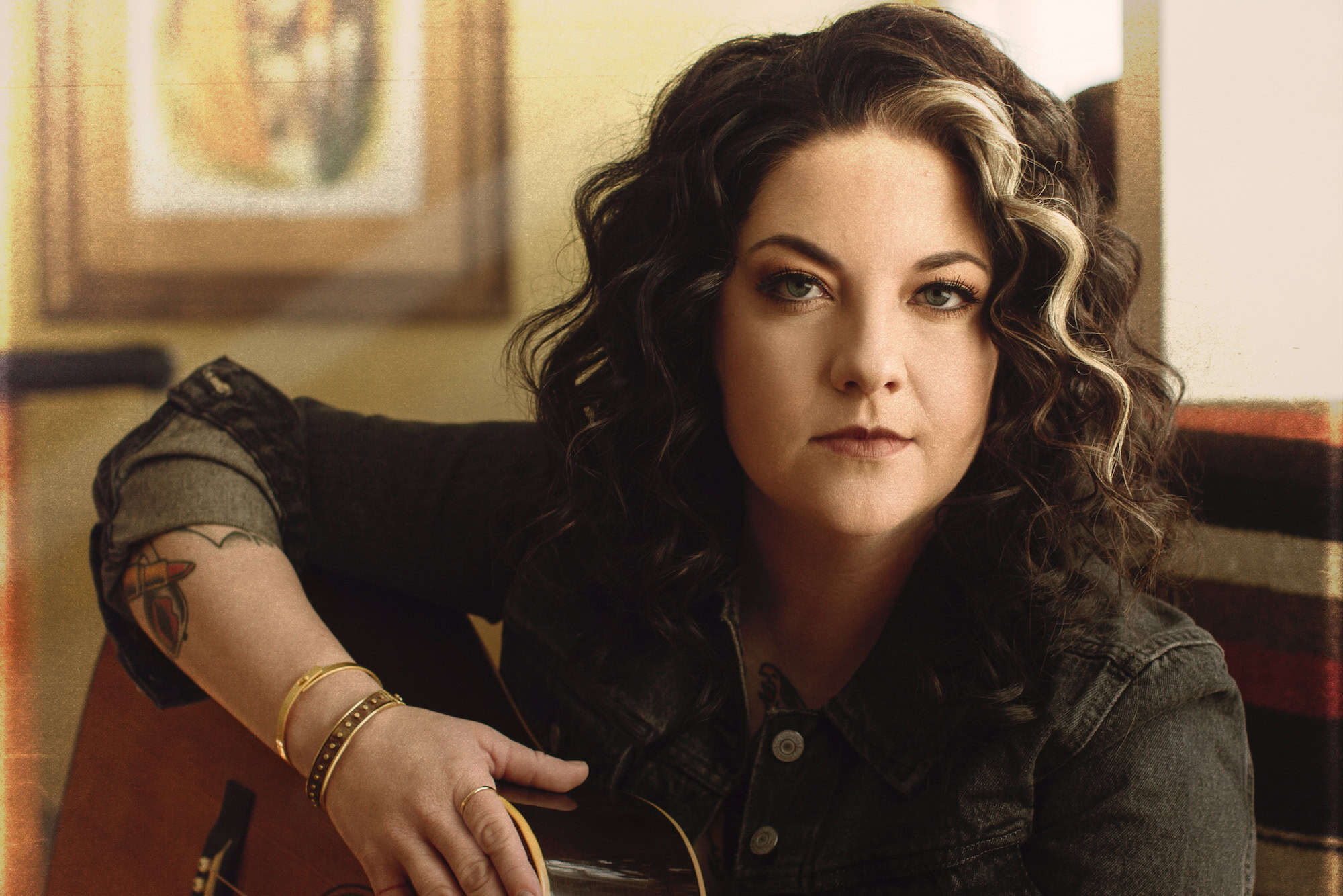 2000x1334 Ashley Mcbryde Wallpaper