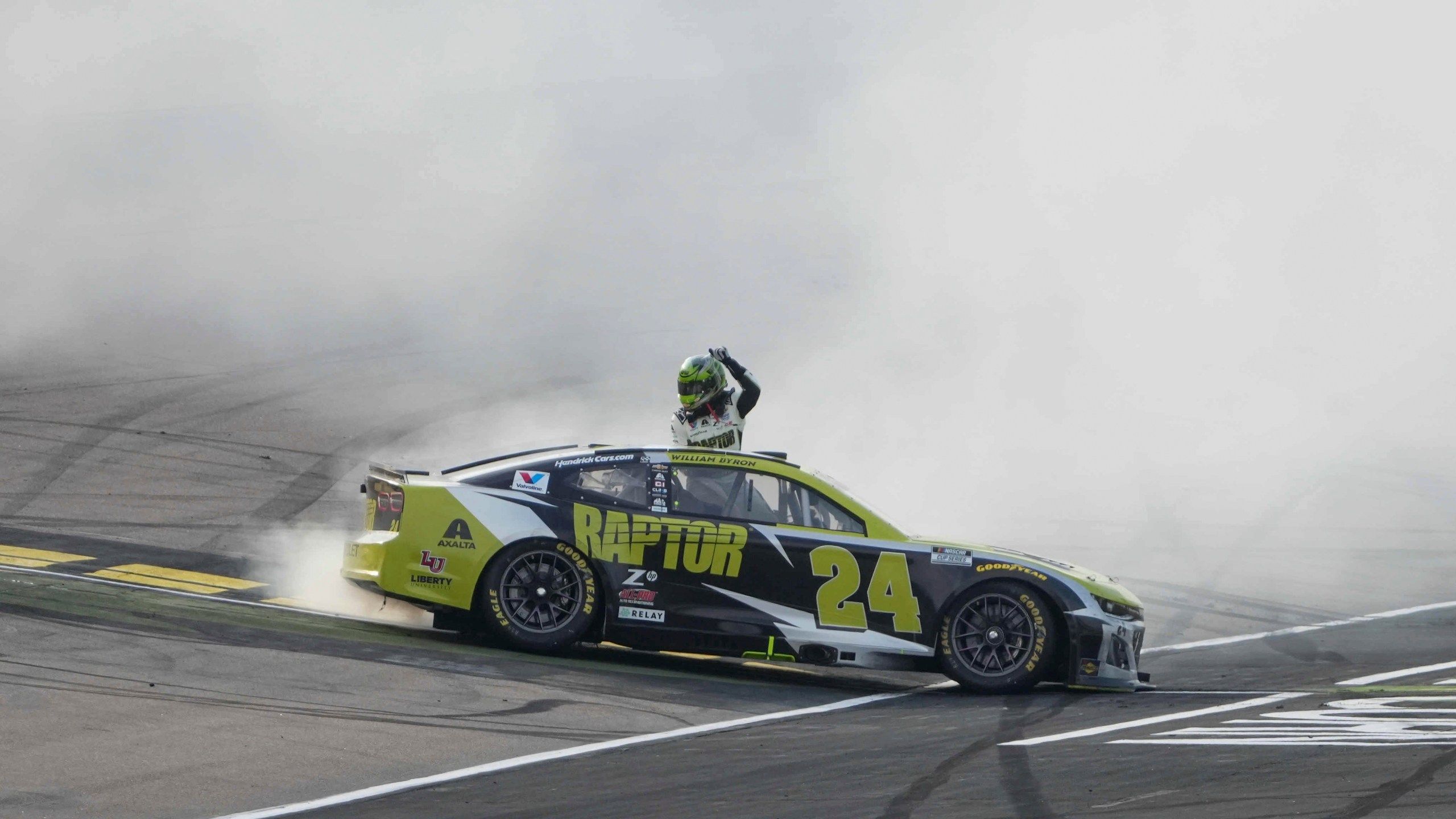 2560x1440 William Byron has enough fuel to win NASCAR Cup race at Iowa Speedway
