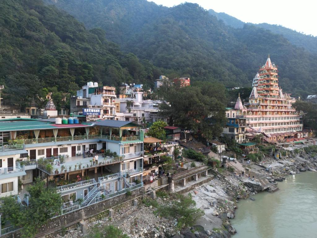 1024x768 Karwaan by the Ganges, Rishīkesh (updated prices 2026)