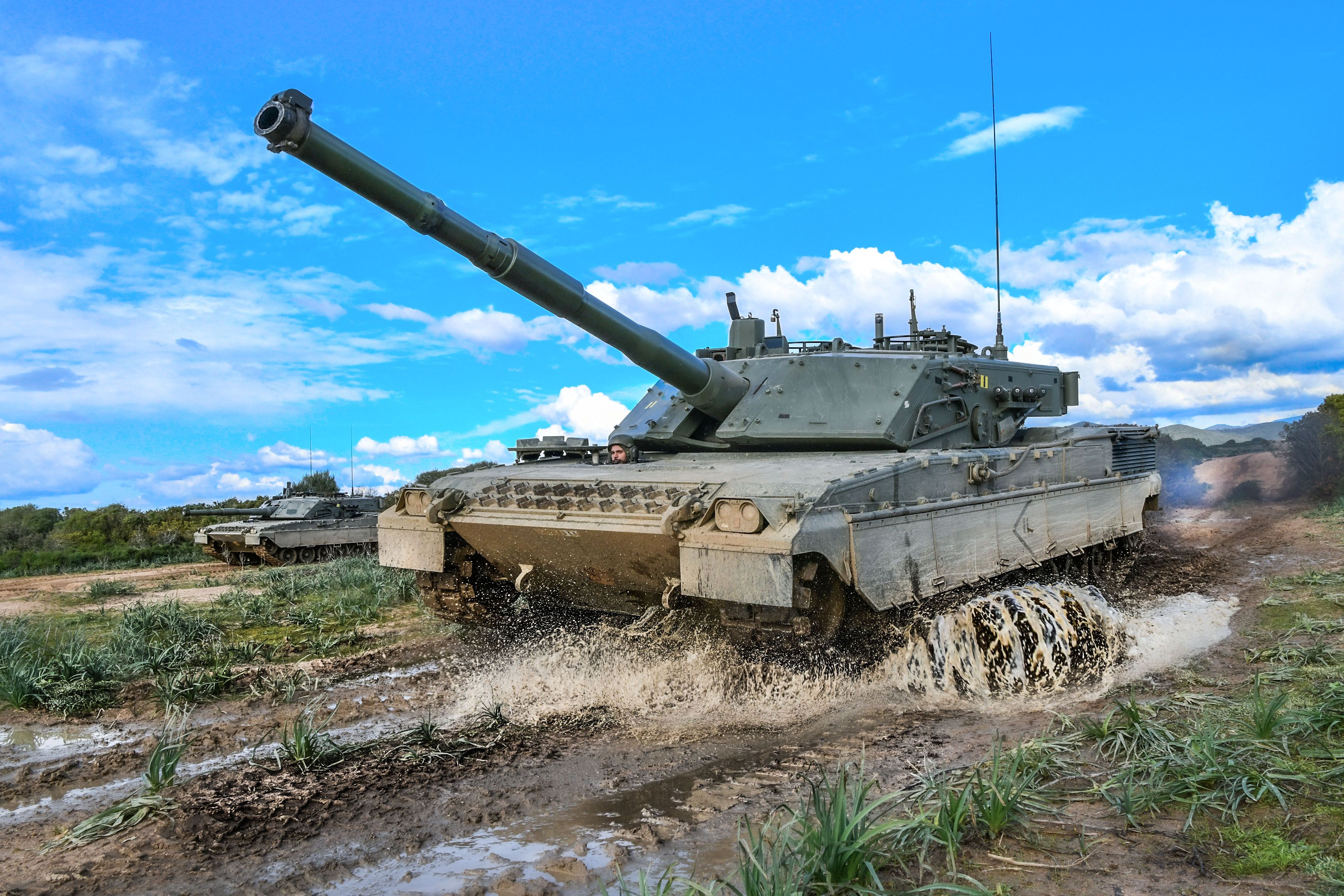 3568x2379 Italian Army Tank Regiment Ariete main battle tanks