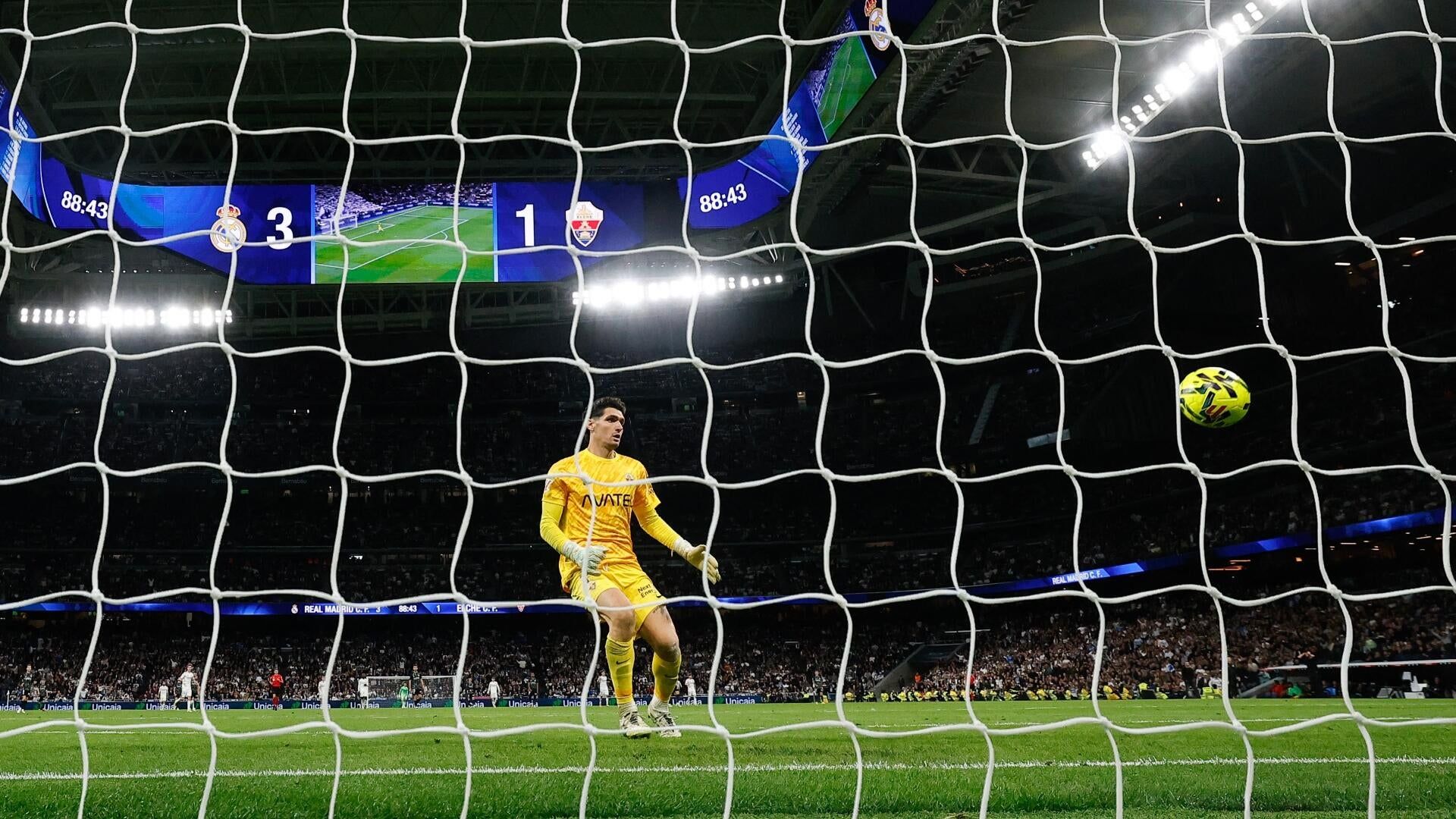 1920x1080 Real Madrid DOMINATE Elche to keep La Liga title race ALIVE