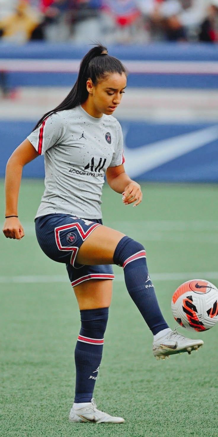 736x1473 Sakina Karchaoui