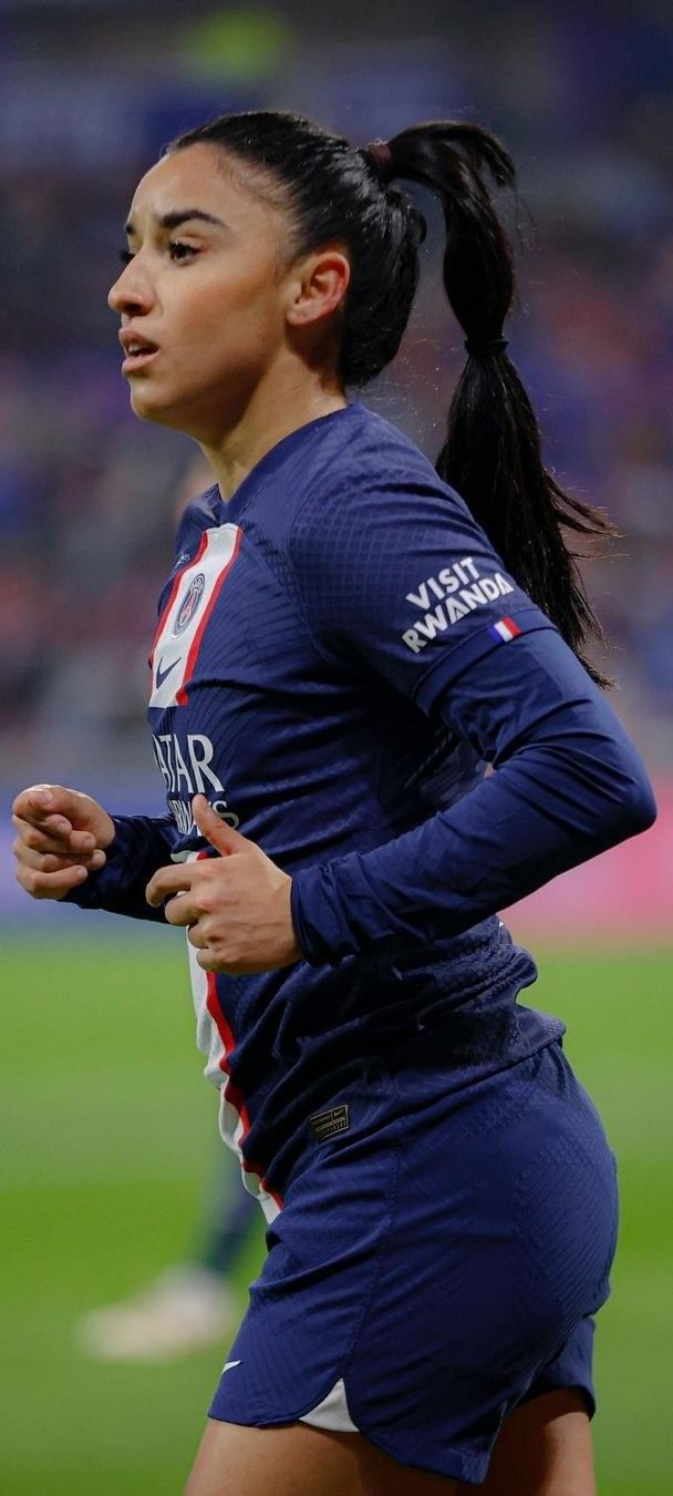 608x1350 Sakina Karchaoui