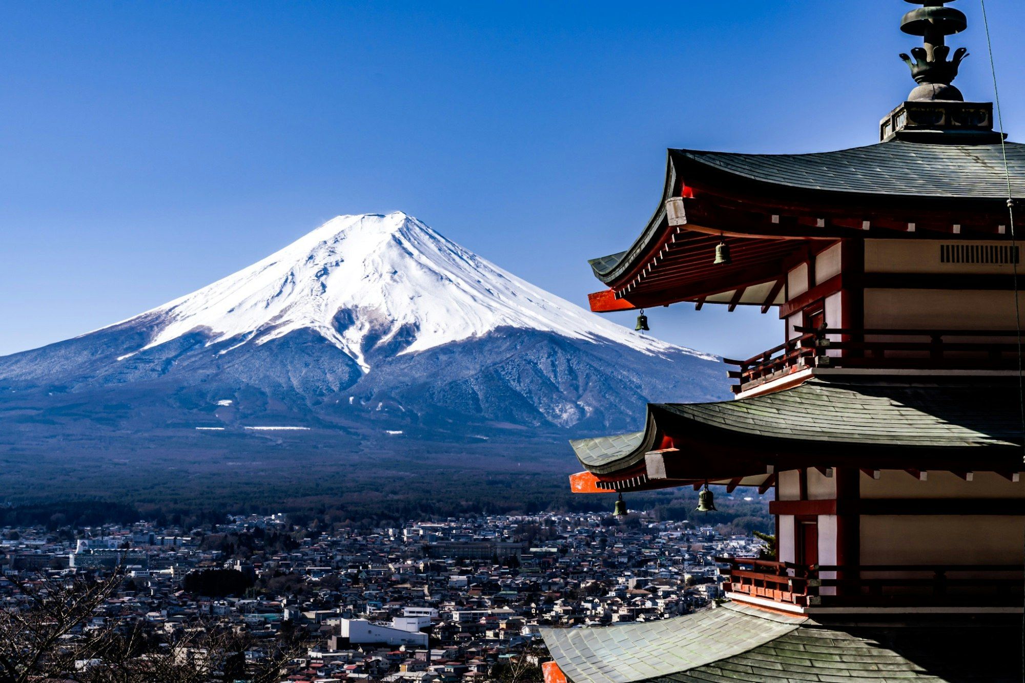 2000x1333 bonny's post｜Fuji is in the background. Chureito Pagoda in the front. Must see.｜【Fujiyoshida】【Yamanashi Prefecture】【Arakurayama Sengen Park】【Photo Contest】【Mt. Fuji】【Spring】【Japan】【Nature】【Great view】【Photogenic】｜COOL JAPAN