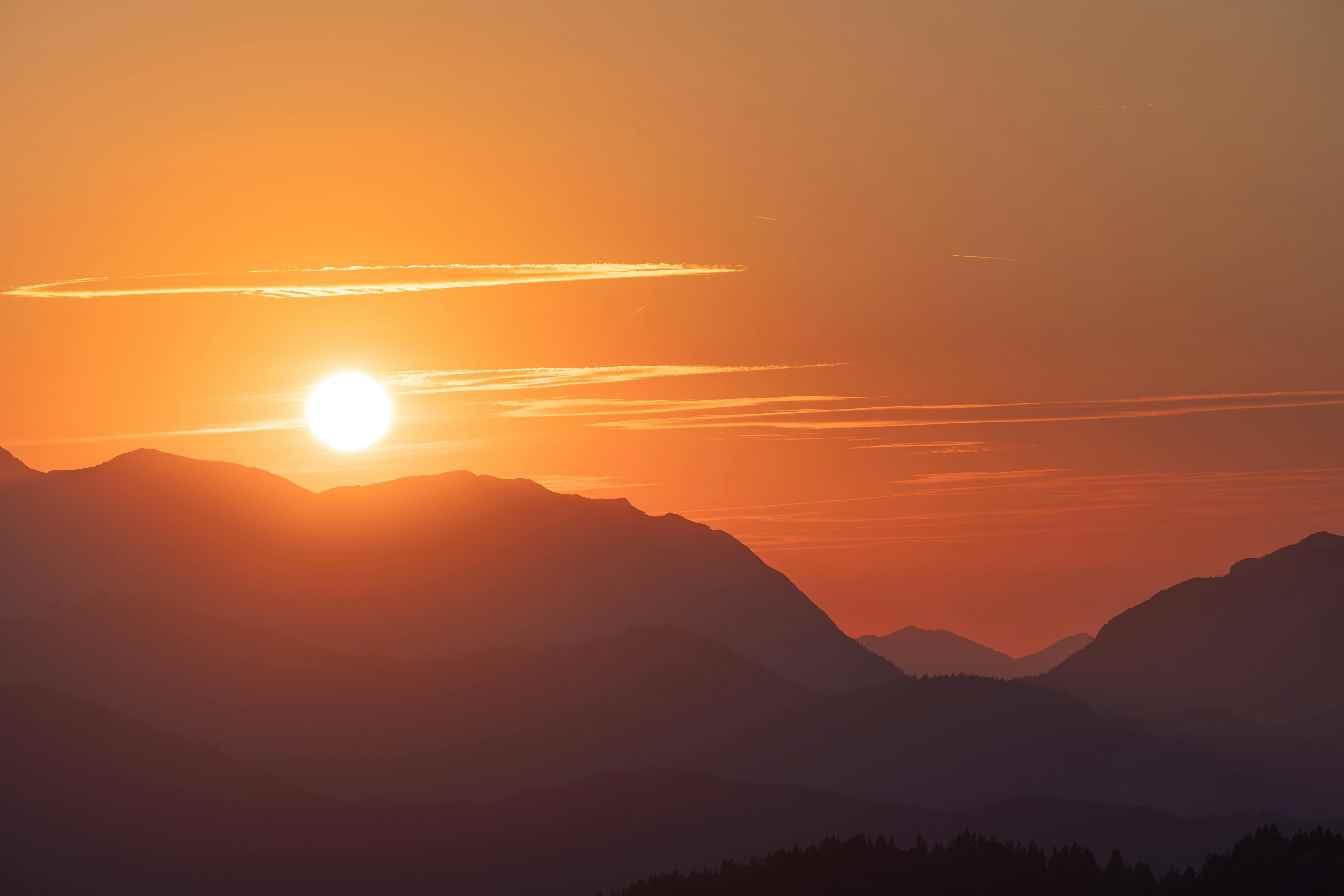 7952x5304 Serene Sunrise Over Mountain Range · Free