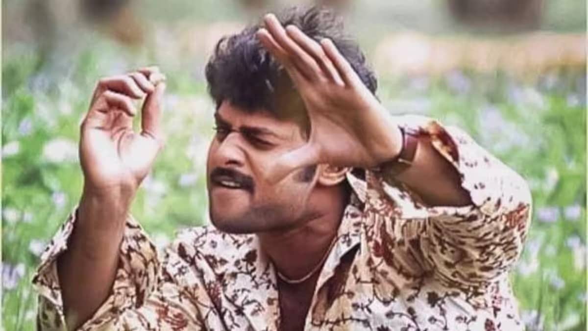 1200x675 Fans cheer for Prabhas as they watch Chatrapathi