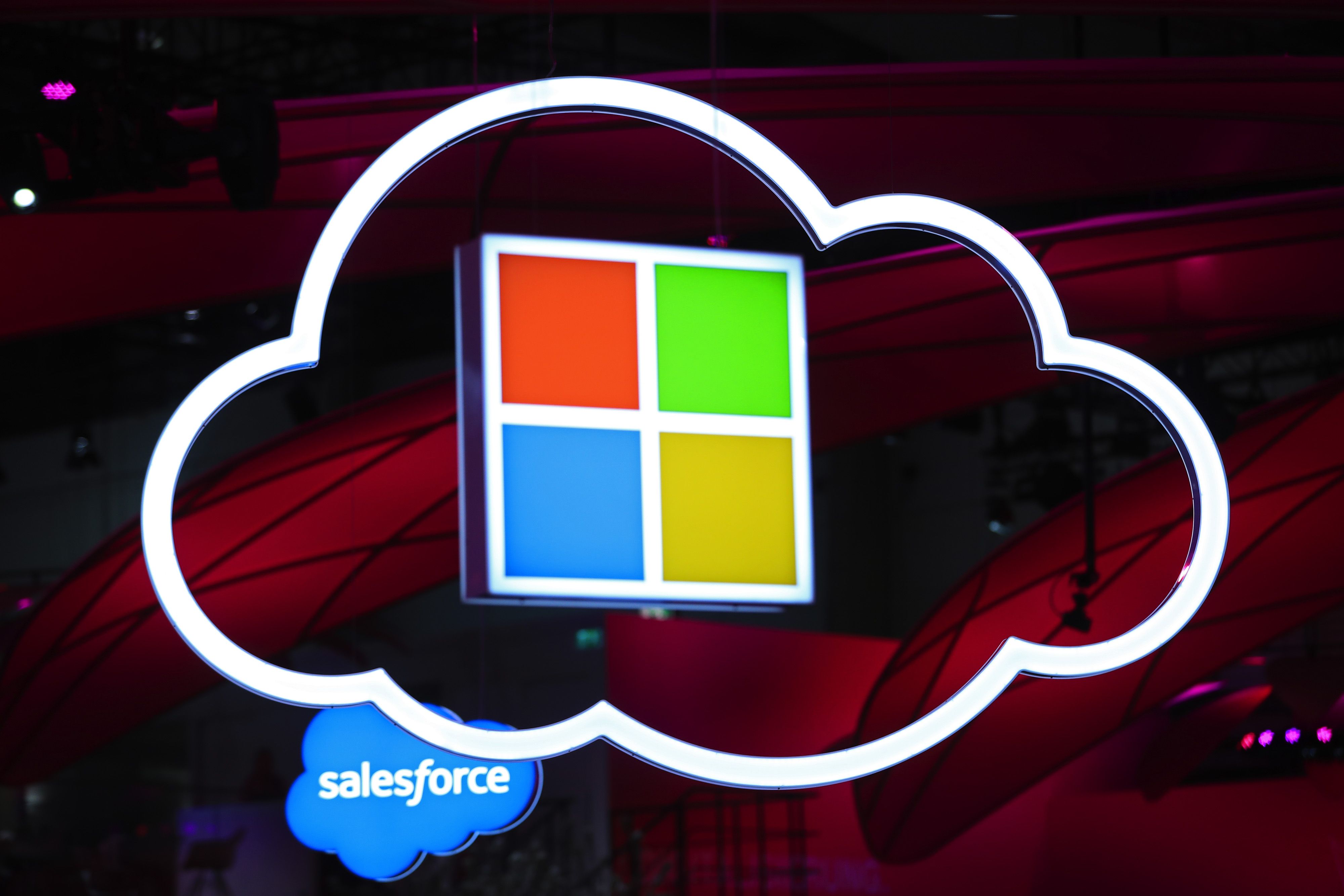 4000x2667 Microsoft 365 Basic launches with 100 GB of storage, Outlook and more for $1.99 per month