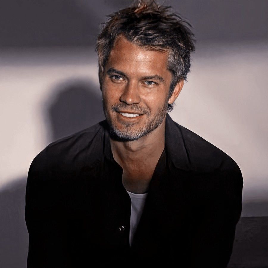 900x900 Timothy Olyphant