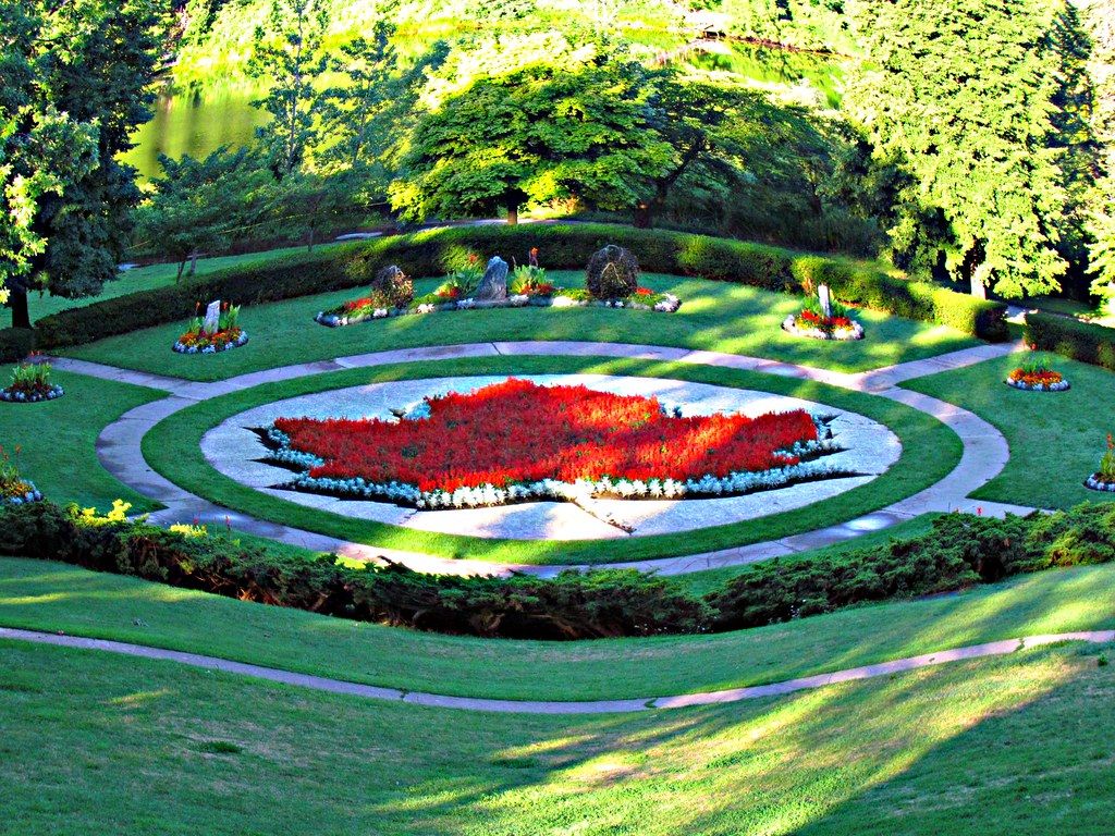 1024x768 High Park, Toronto, ON. Floral arrangement in the shape of