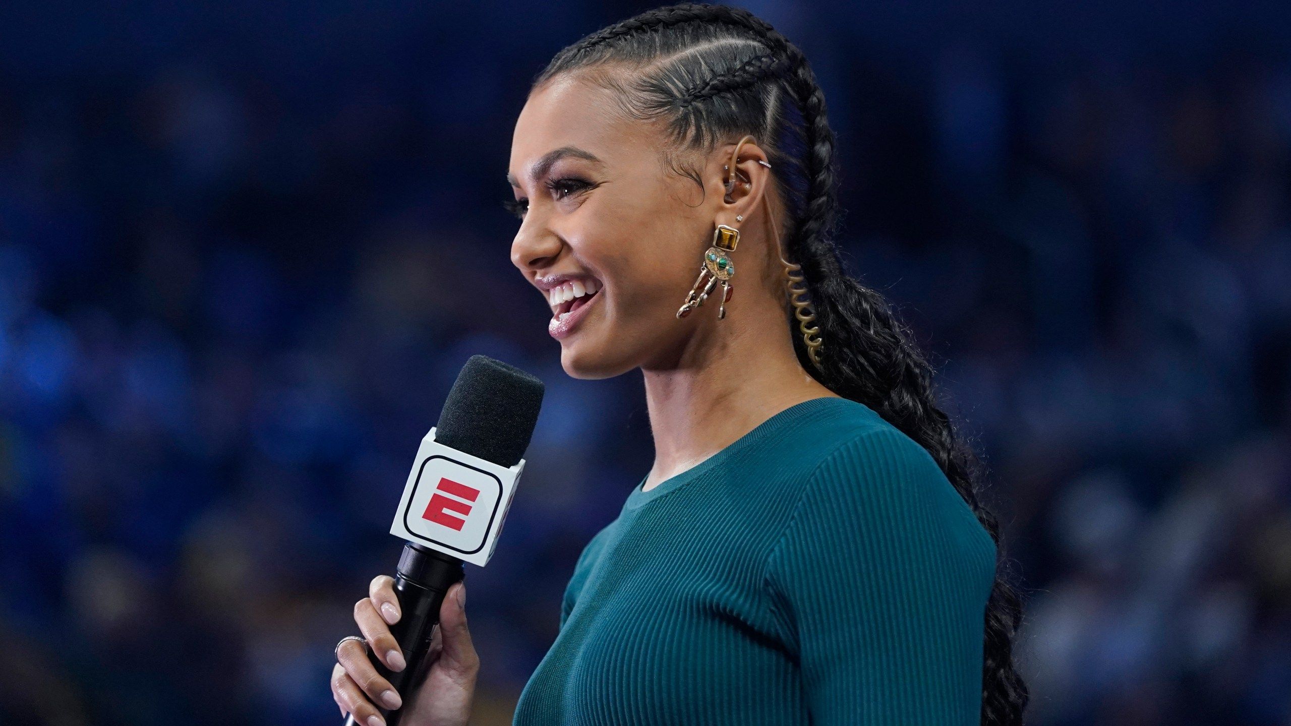 2560x1440 All Female Ensemble Set For Broadcast Of NBA Game On ESPN