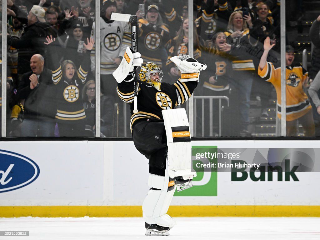 1024x768 Jeremy Swayman Boston Bruins Goalie Celebration Photo