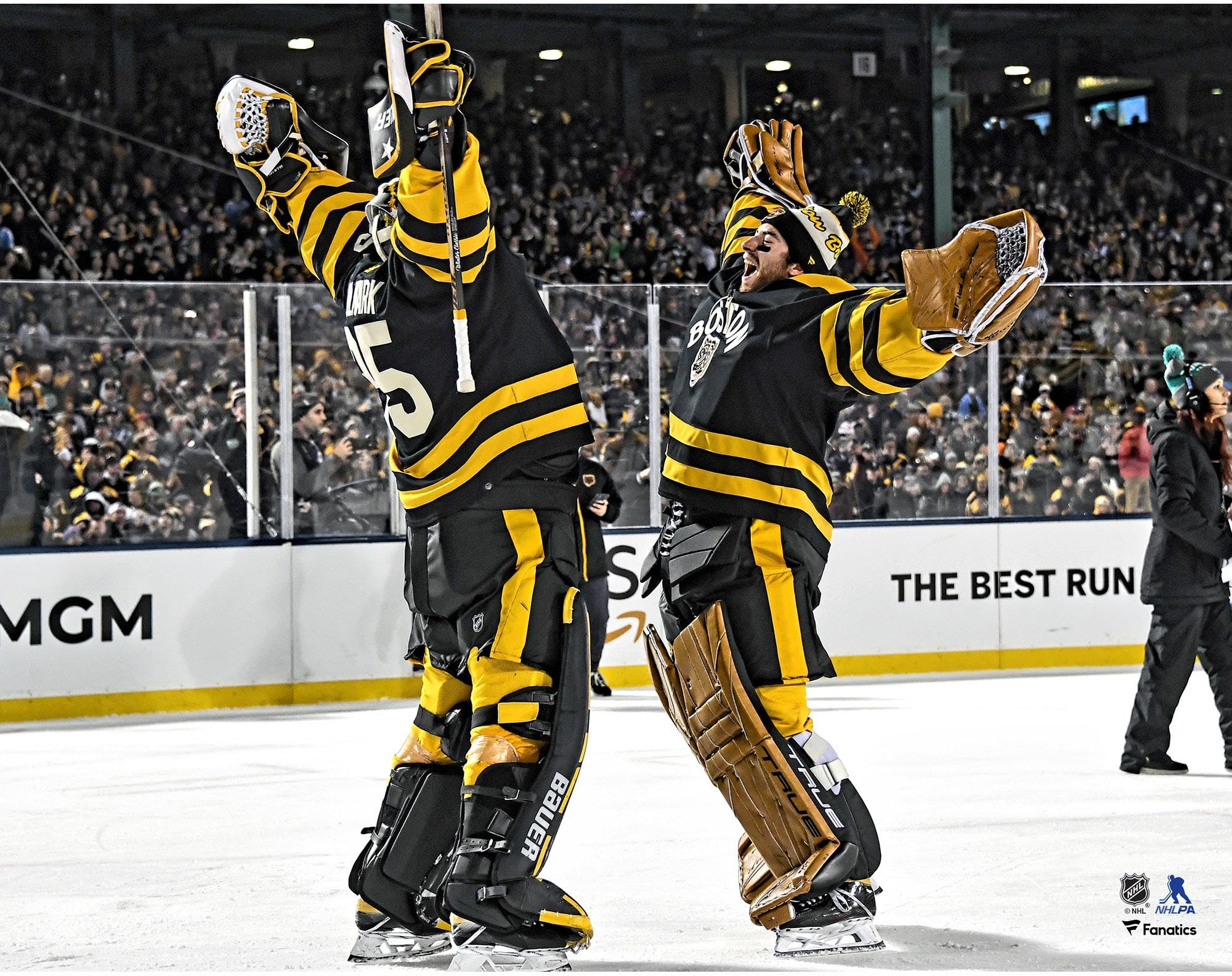 2000x1584 Linus Ullmark and Jeremy Swayman Boston Bruins Unsigned Celebrate Winning the 2023 Discover NHL Winter Classic Photograph Unsigned Miscellaneous : Sports & Outdoors