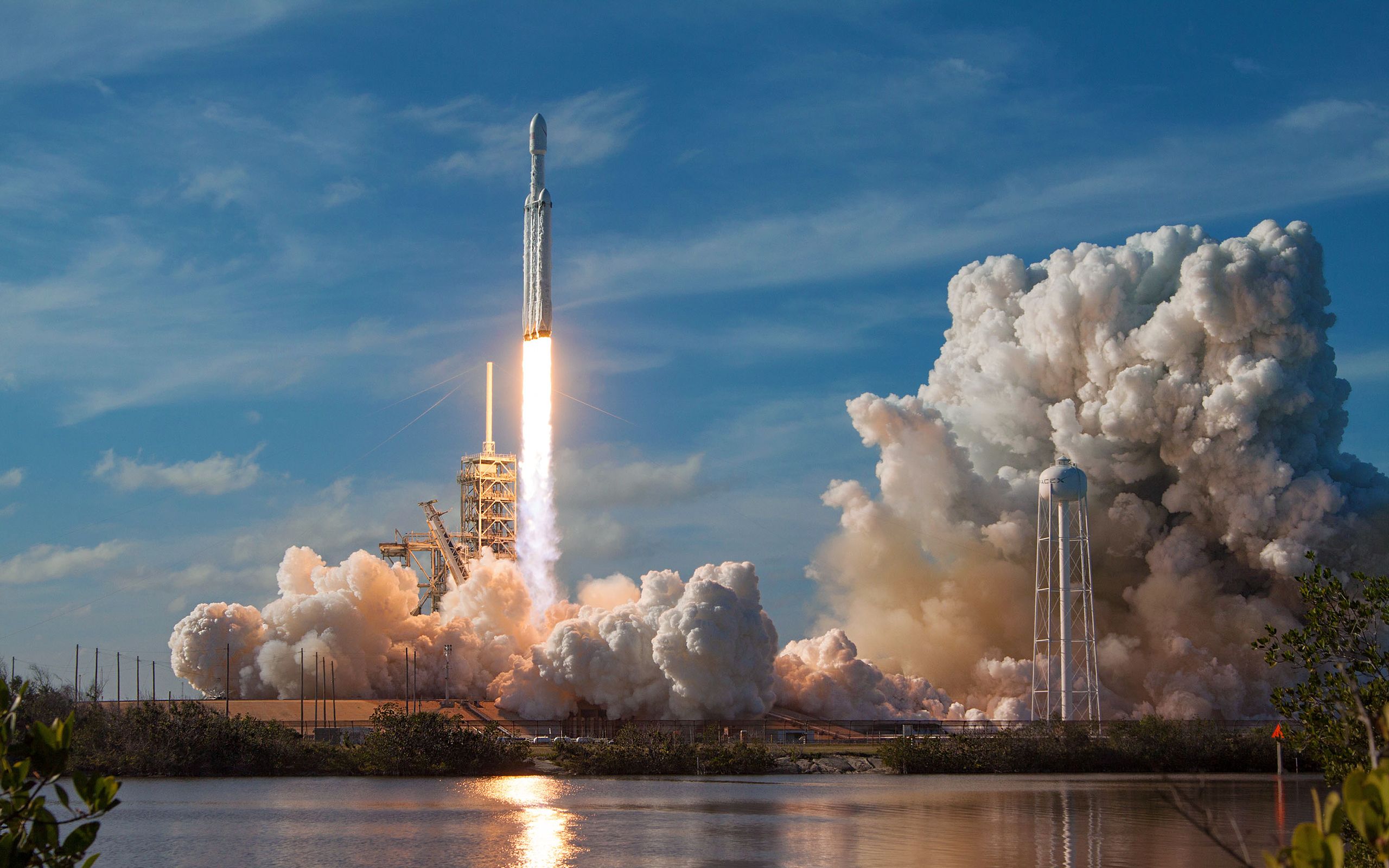2560x1600 Daily Wallpaper: SpaceX Falcon Heavy Launch. I Like To Waste My Time