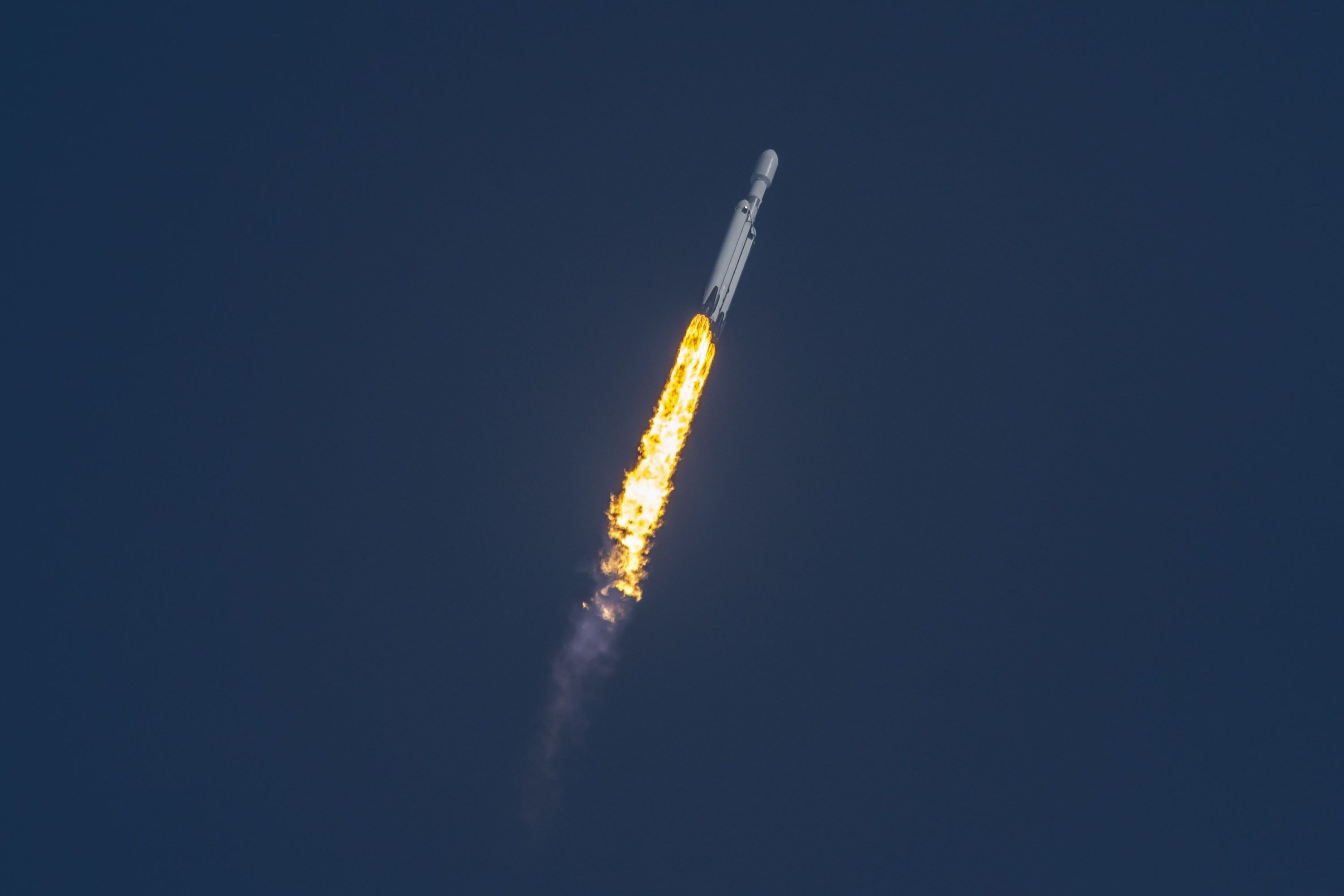 3000x2000 Amazing Photo From SpaceX's Falcon Heavy USSF 44 Mission