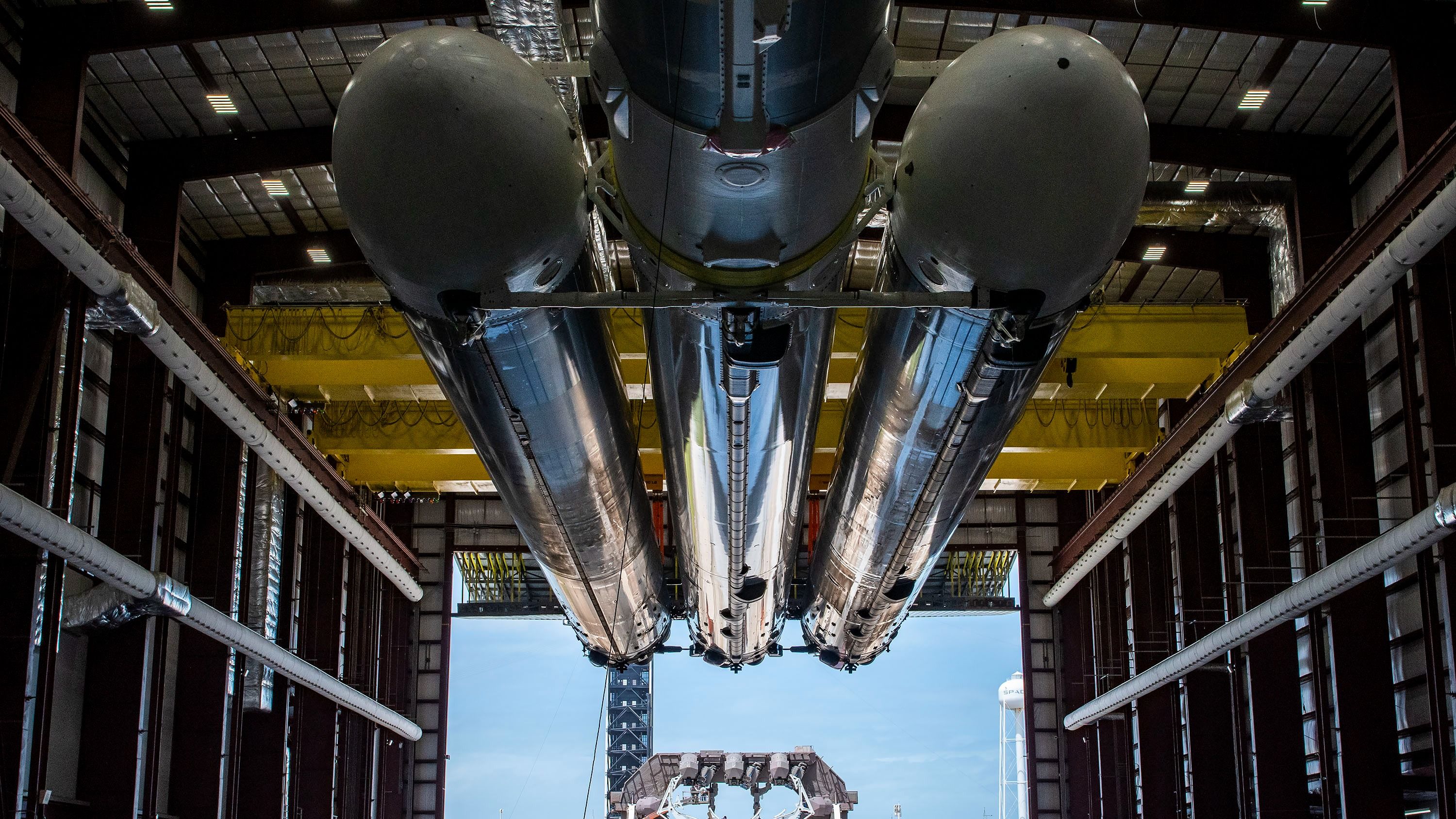 3000x1688 SpaceX shows off Falcon Heavy rocket ahead of April 18 launch