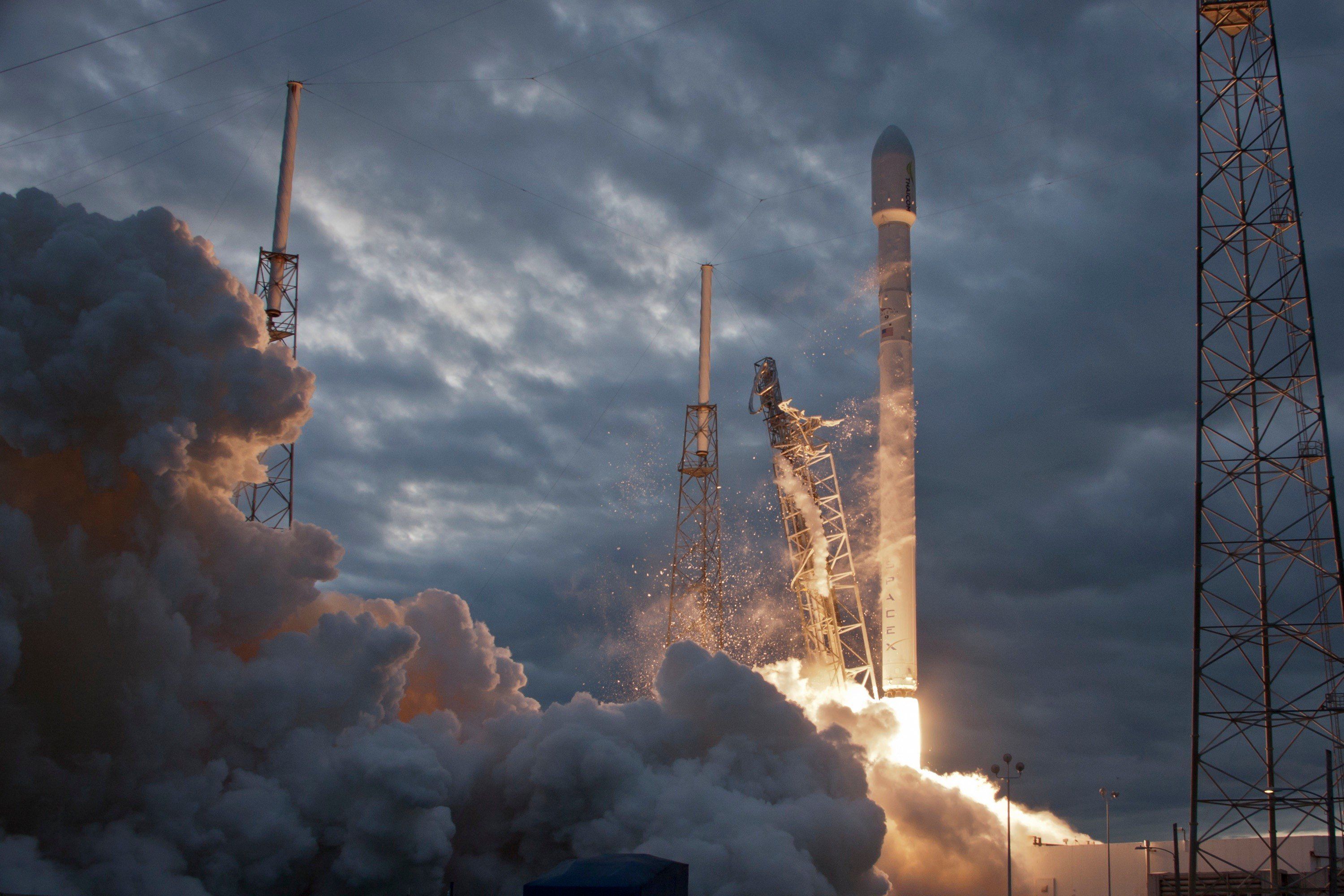 3000x2000 SpaceX, Rocket, Falcon Smoke Wallpaper HD / Desktop and Mobile Background