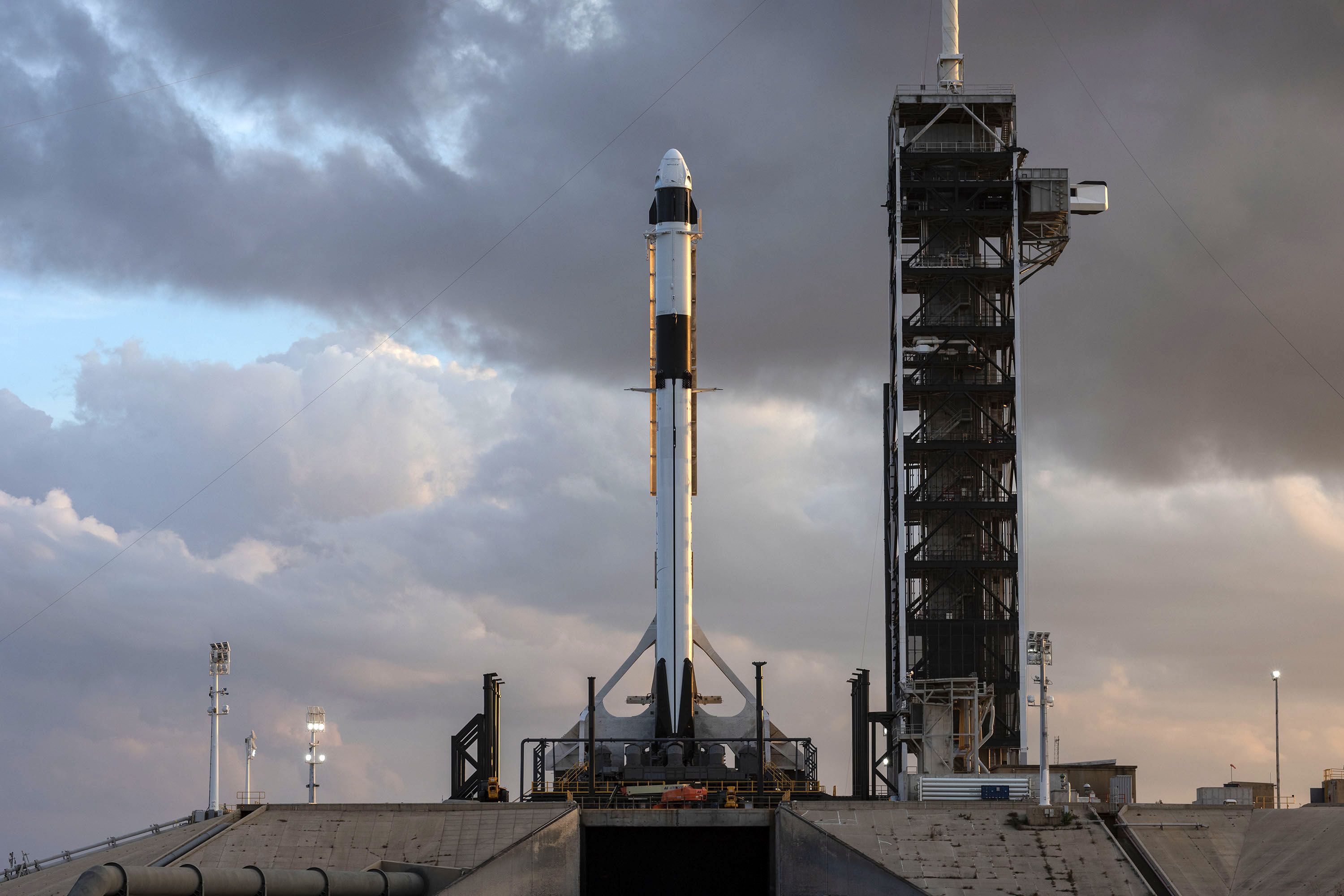 3000x2000 Falcon 9 Launchpad Rocket HD Wallpaperx2000