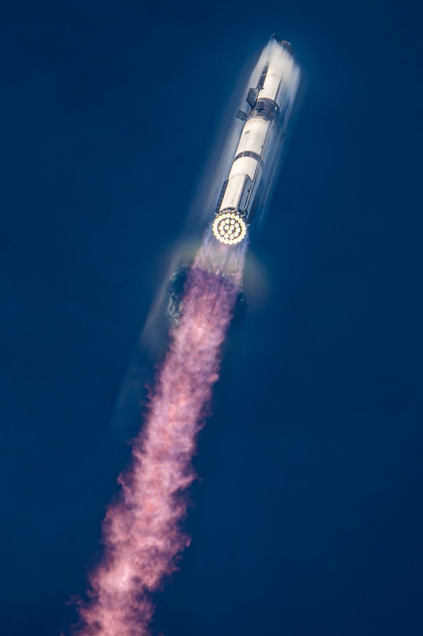 833x1250 SpaceX Starship wallpaper for iPhone and desktop