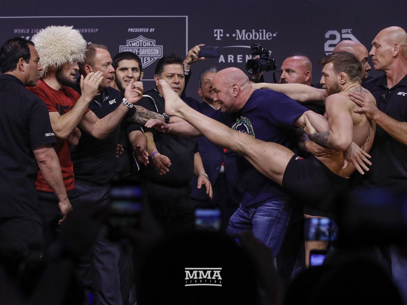 1400x1050 Khabib Vs McGregor Wallpaper