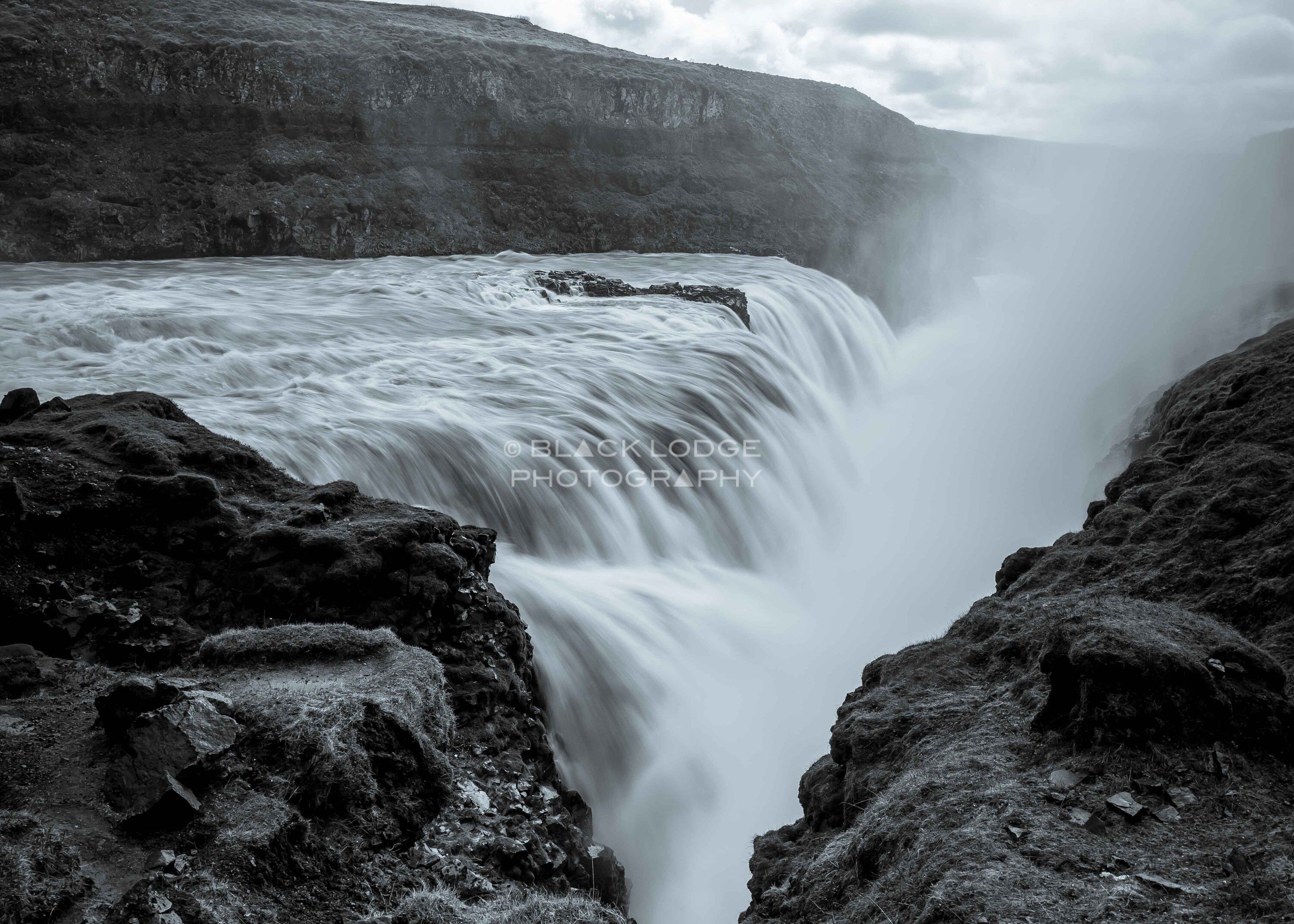 3000x2143 Gullfoss Waterfall Iceland Photography: Black and White Landscape (Digital Download)