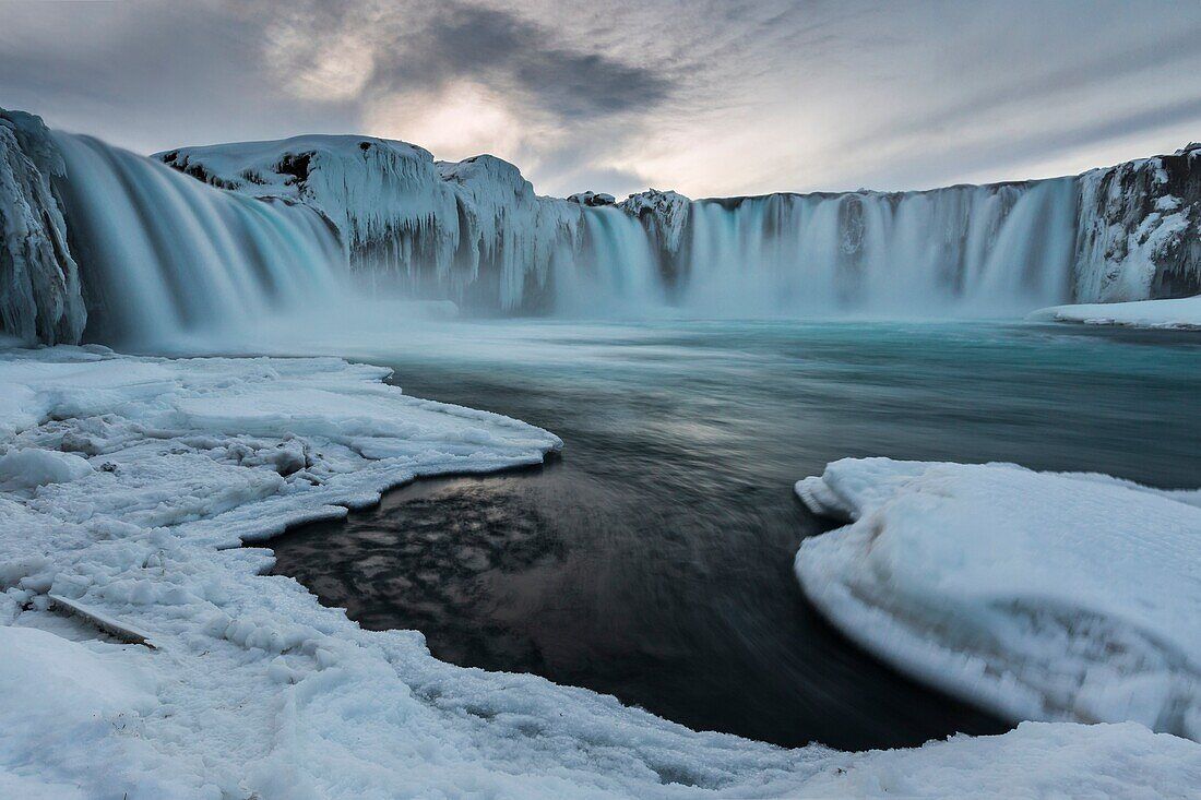 1100x733 Gullfoss waterfall in norther Iceland