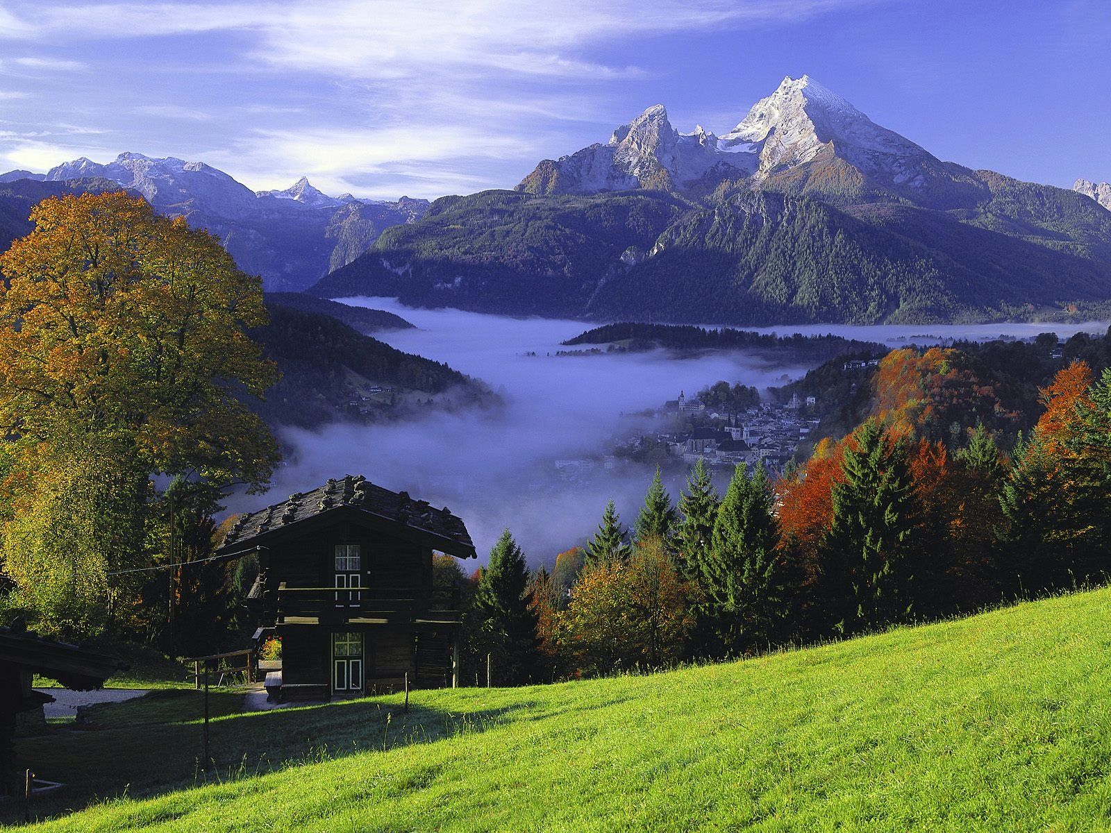 1600x1200 Majestic Mountain Retreat HD Wallpaperx1200