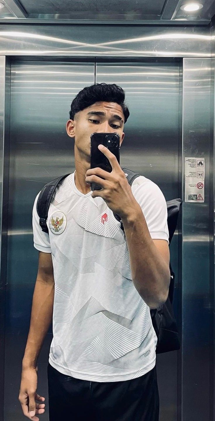 736x1437 ide MARSELiNO FERDINAND. olahraga lucu, orang sepak bola, pria tampan
