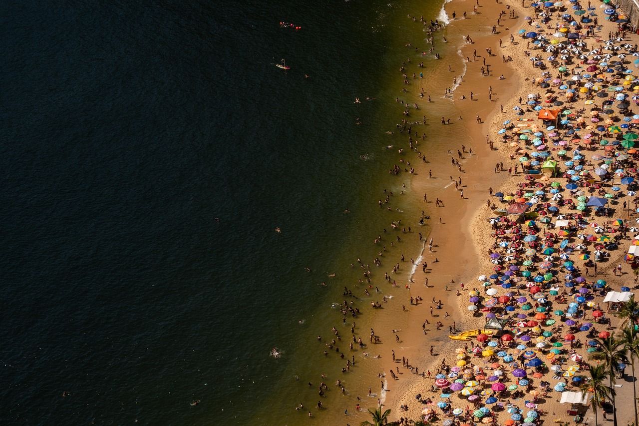 1280x853 Free Crowded Beach & Crowd Photo