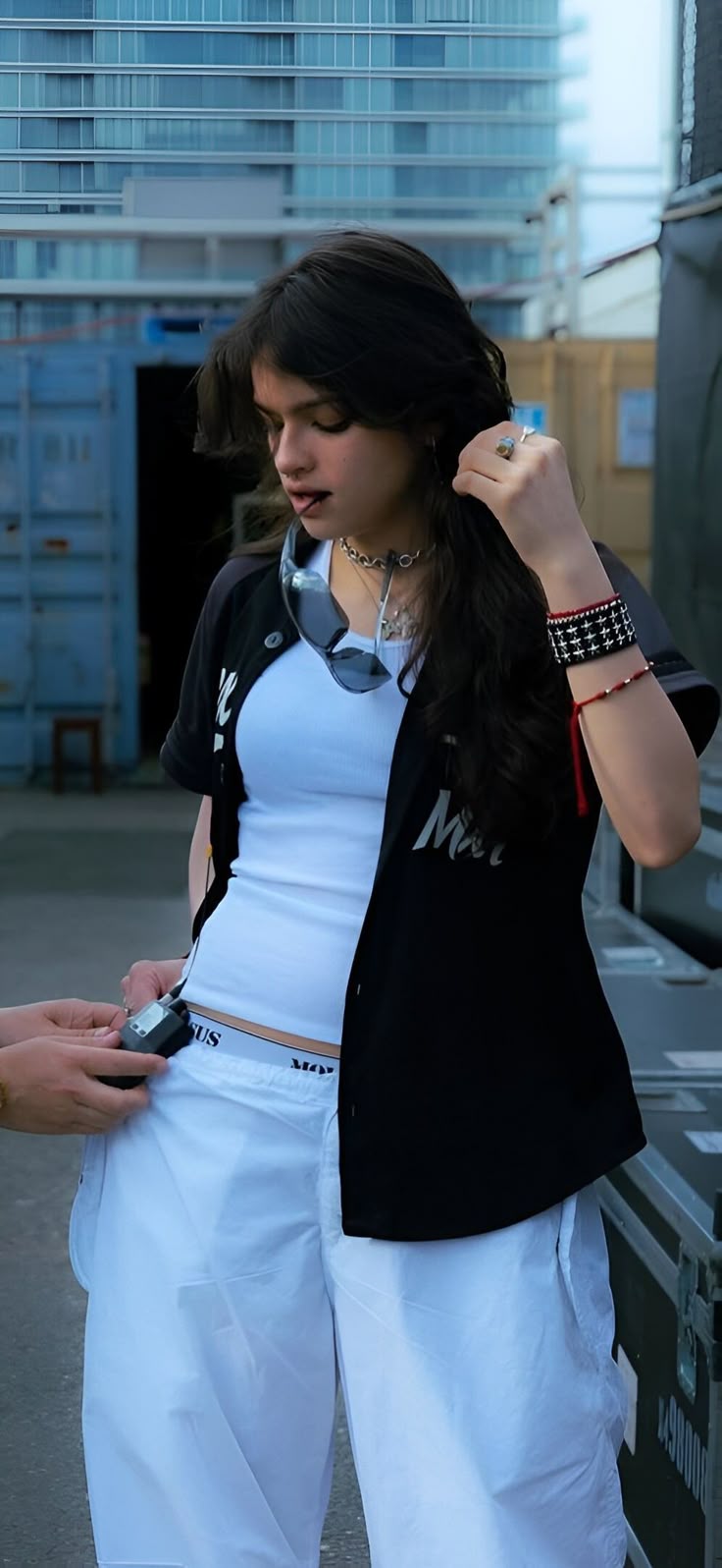 736x1596 ari abdul wallpaper