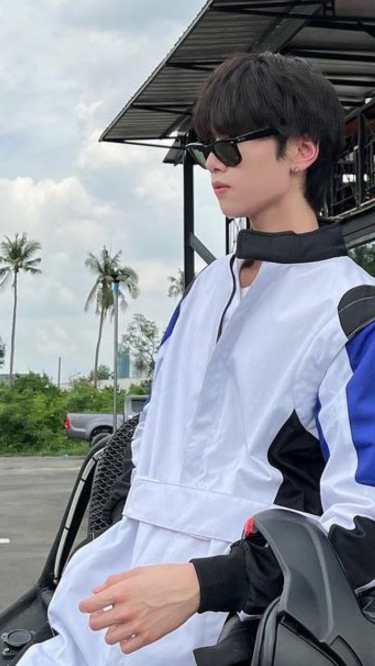 736x1308 Dunk Natachai