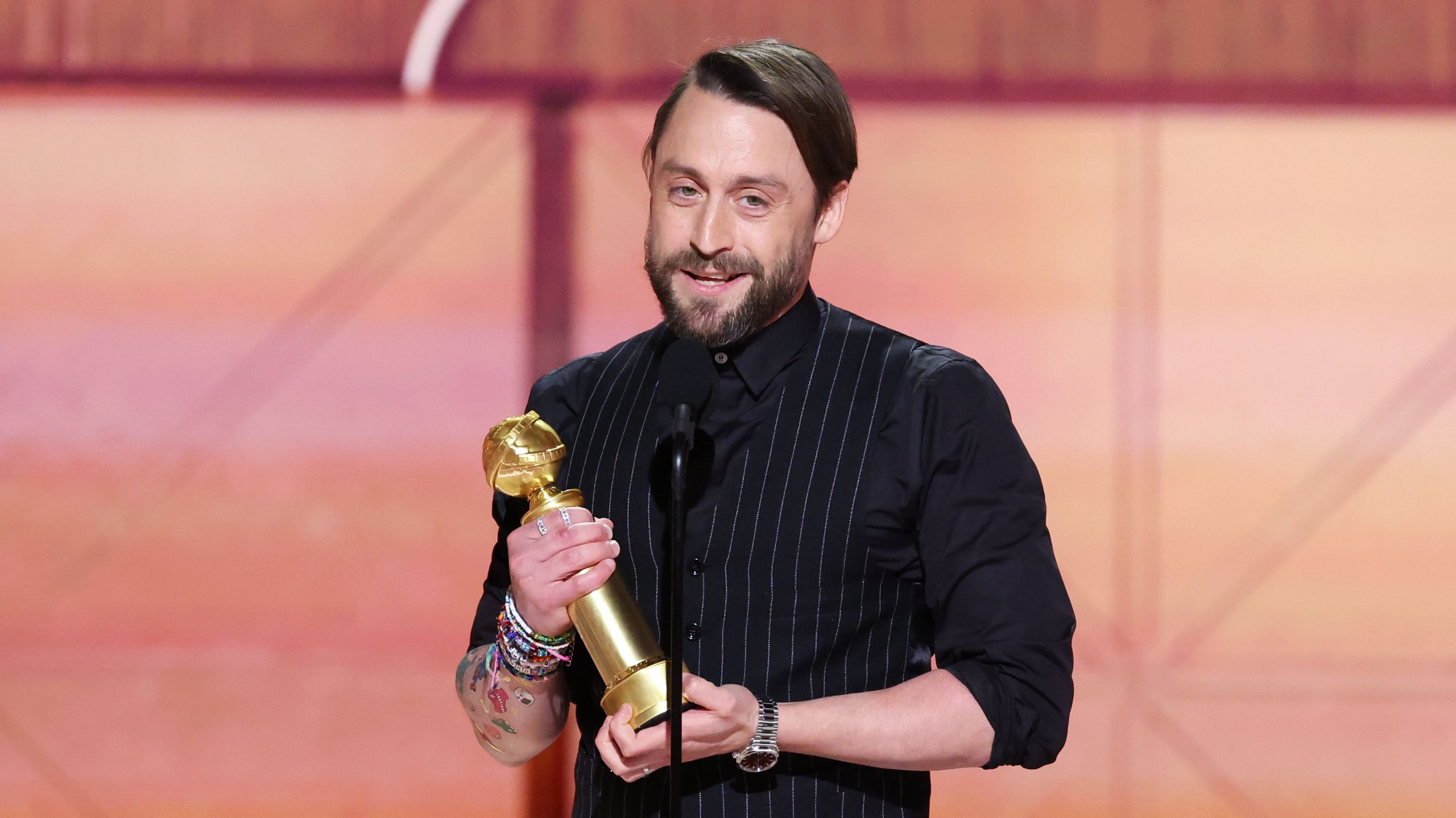 2560x1440 Kieran Culkin's super casual speech was exactly the right vibe for the Golden Globes