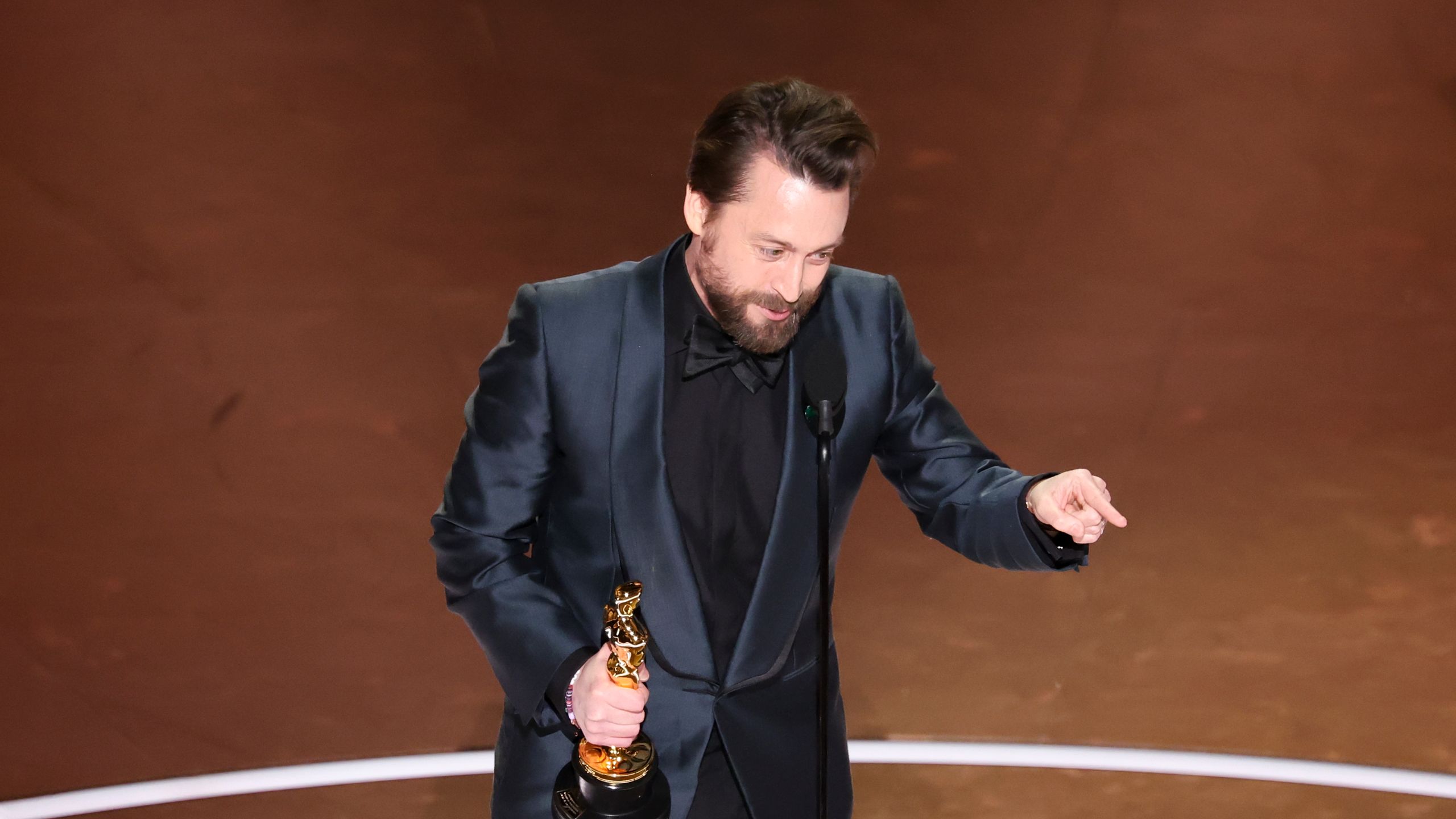 2560x1440 Kieran Culkin's Oscars speech squashed his Jeremy Strong beef (but they bleeped it out)