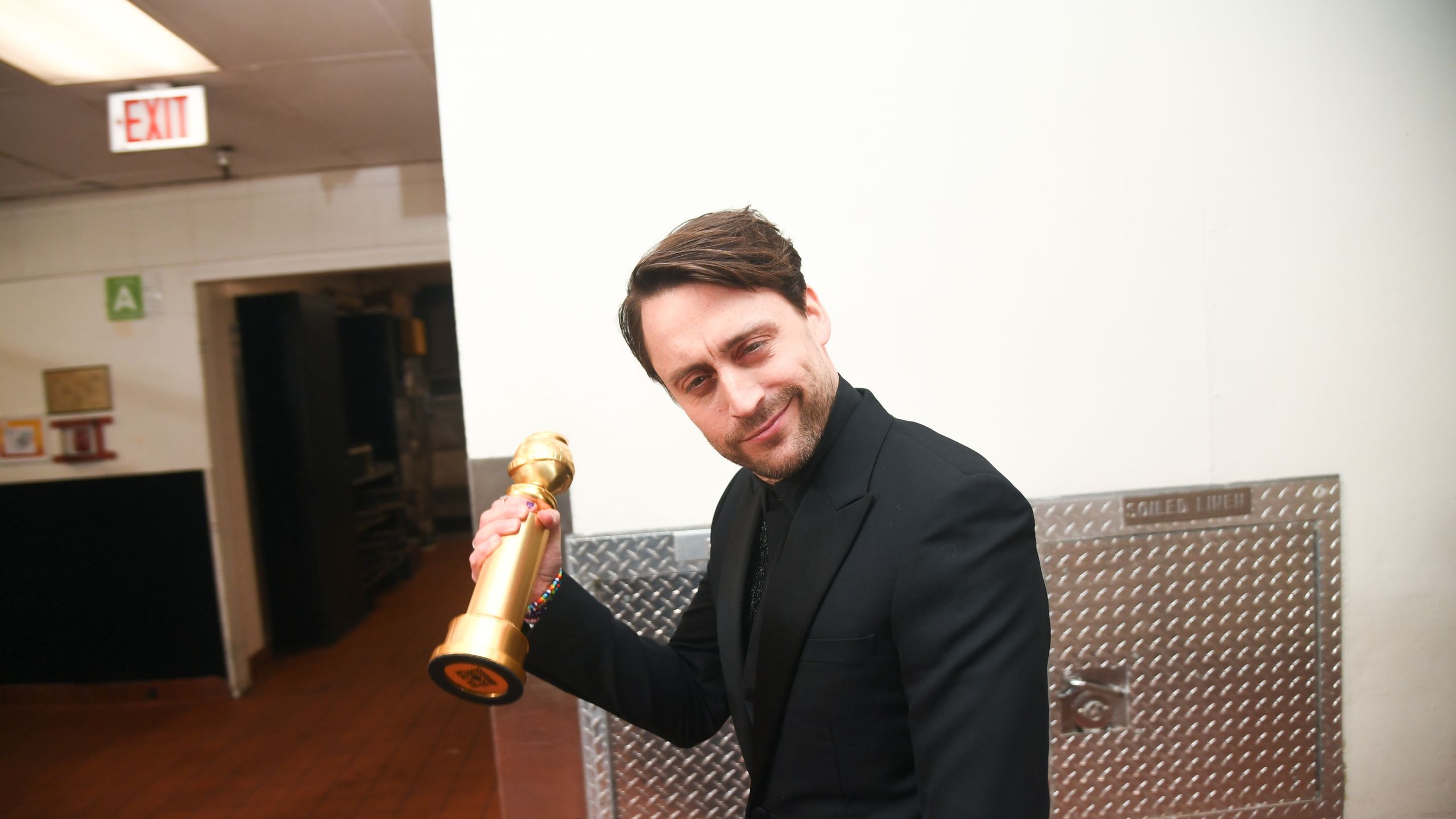 2560x1440 Kieran Culkin's Golden Globes speech was Roman Roy all over: “Suck it, Pedro!”
