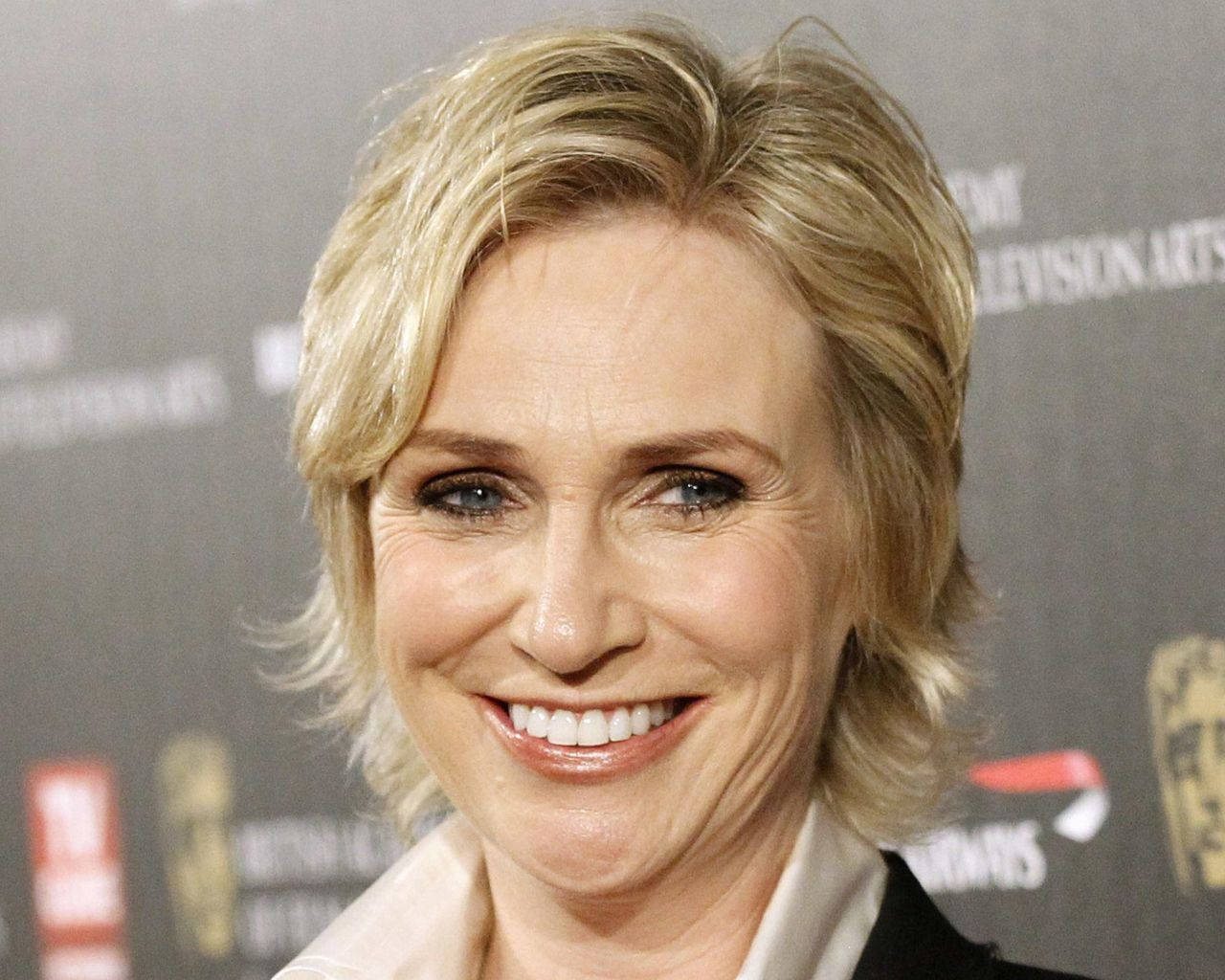 1280x1024 Download Jane Lynch Actor Smiling Wallpaper