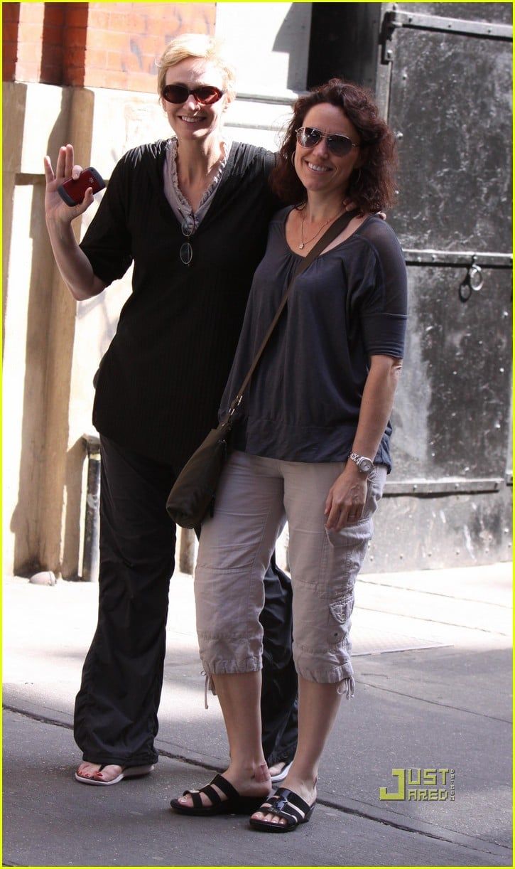 725x1222 Jane Lynch: Meet My Wife Lara Embry!: Photo 2455855. Glee, Jane Lynch, Lara Embry Photo. Just Jared: Entertainment News