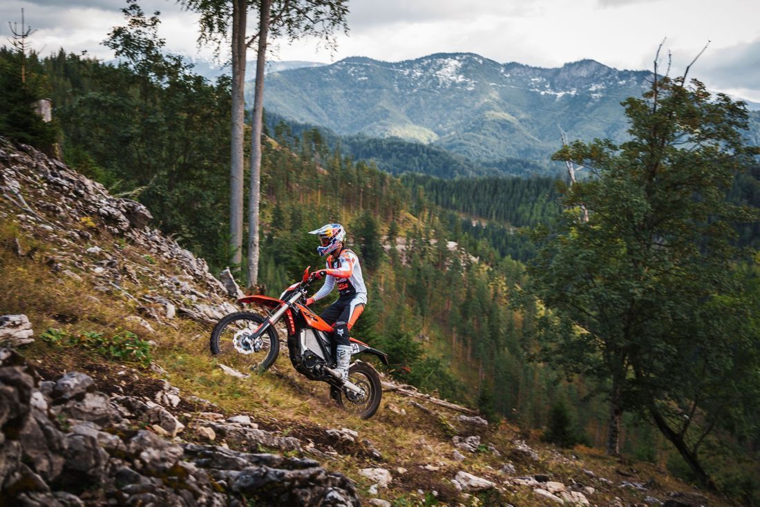 1100x734 KTM TO RACE