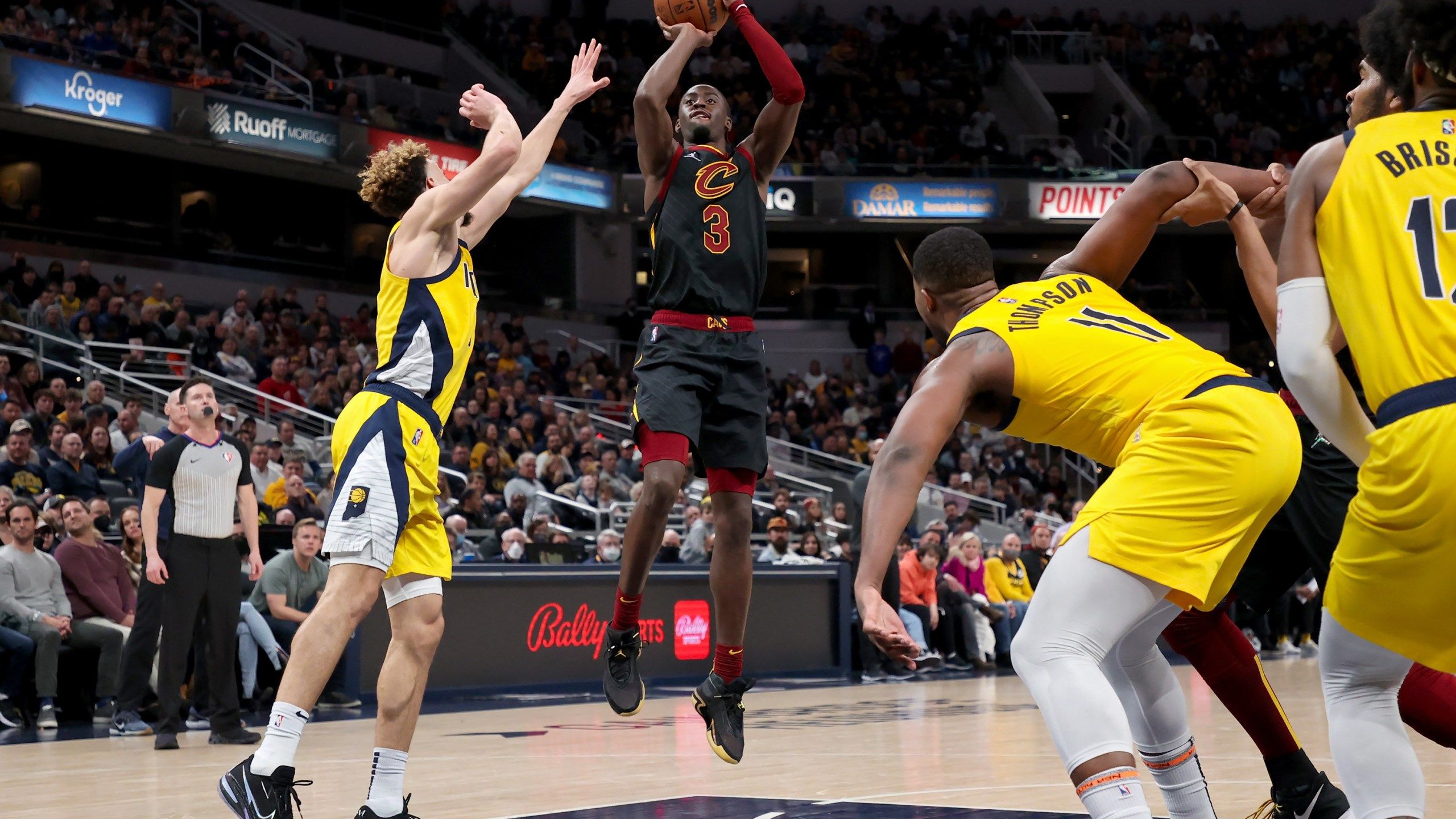 2560x1440 LeVert's Strong Finish Helps Cavs Rally Past Pacers 120 113