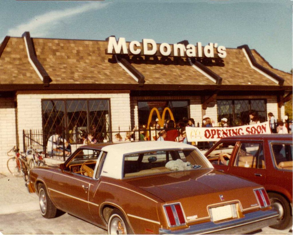 1024x823 Old McDonald's: Historical Photo of the Biggest Fast Food Brand in the World Since Established Till the 1980s Vintage Everyday