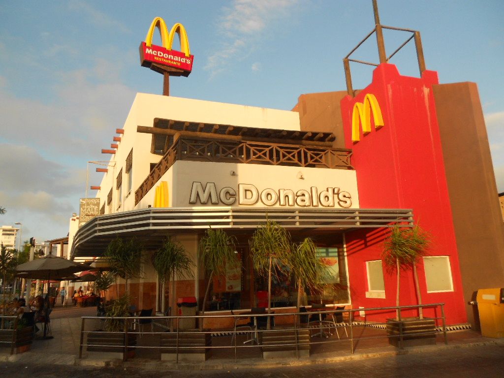 1024x768 McDonald's Kukulcá