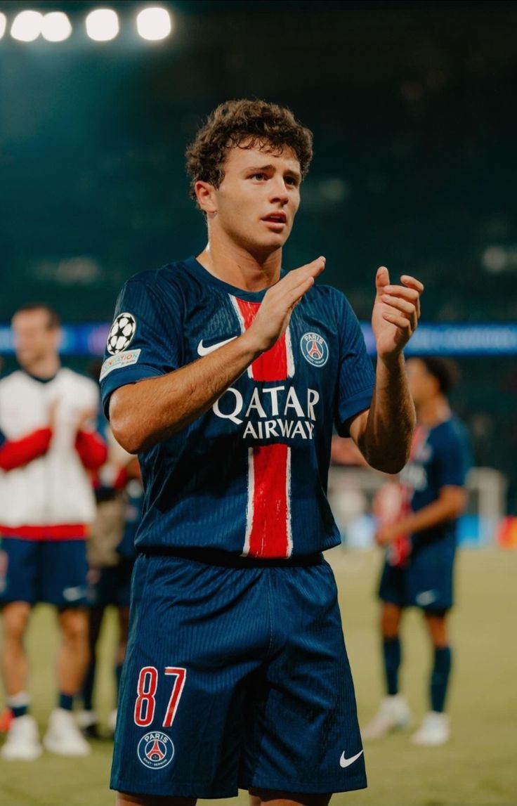 736x1147 João Neves 4k Wallpaper