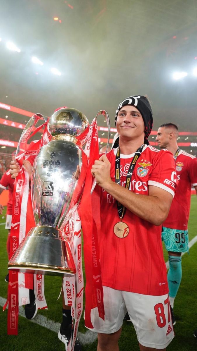 675x1200 João Neves 4k Wallpaper