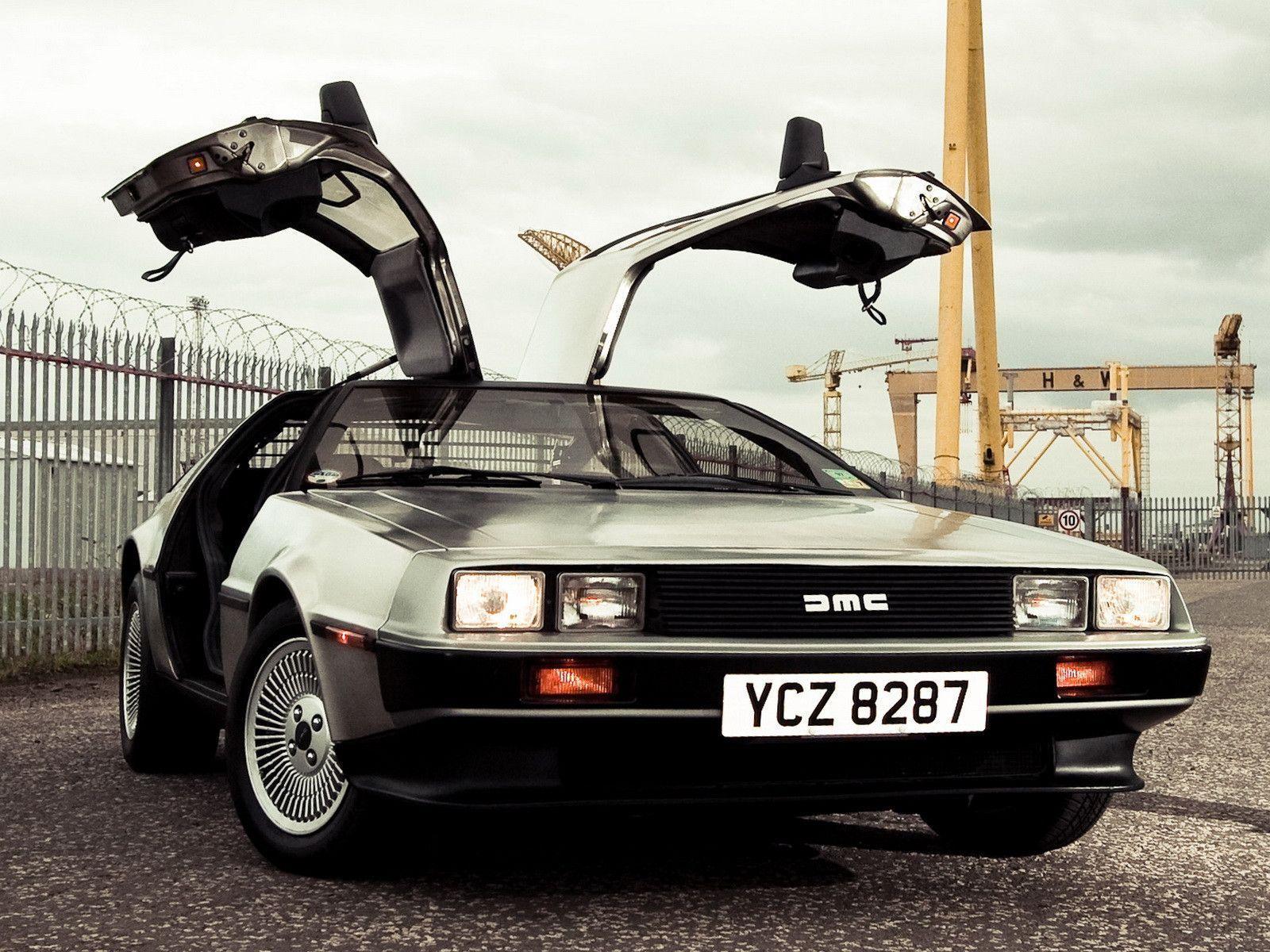 1600x1200 DeLorean DMC 12