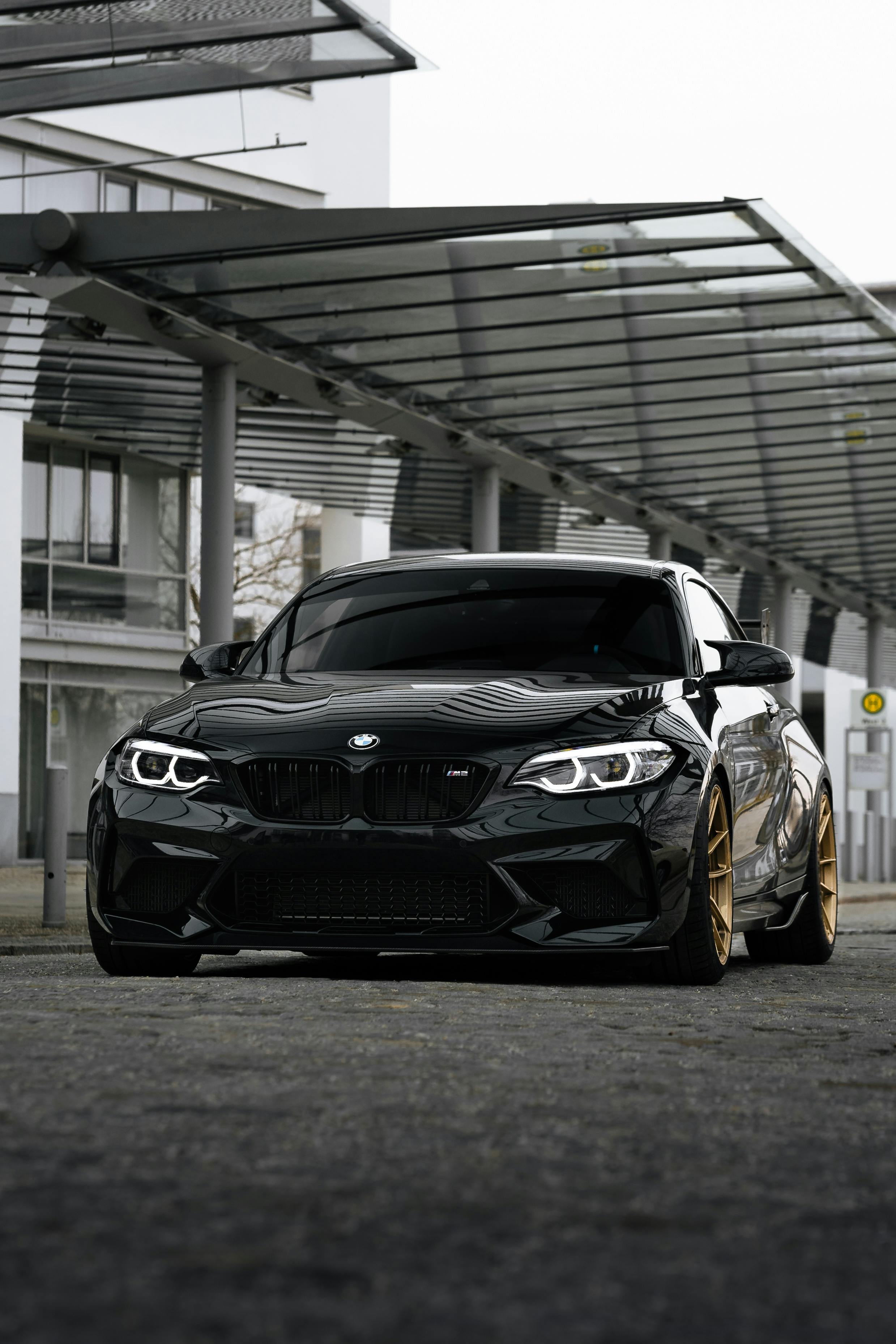 2478x3717 Photo of a Black Expensive Car · Free