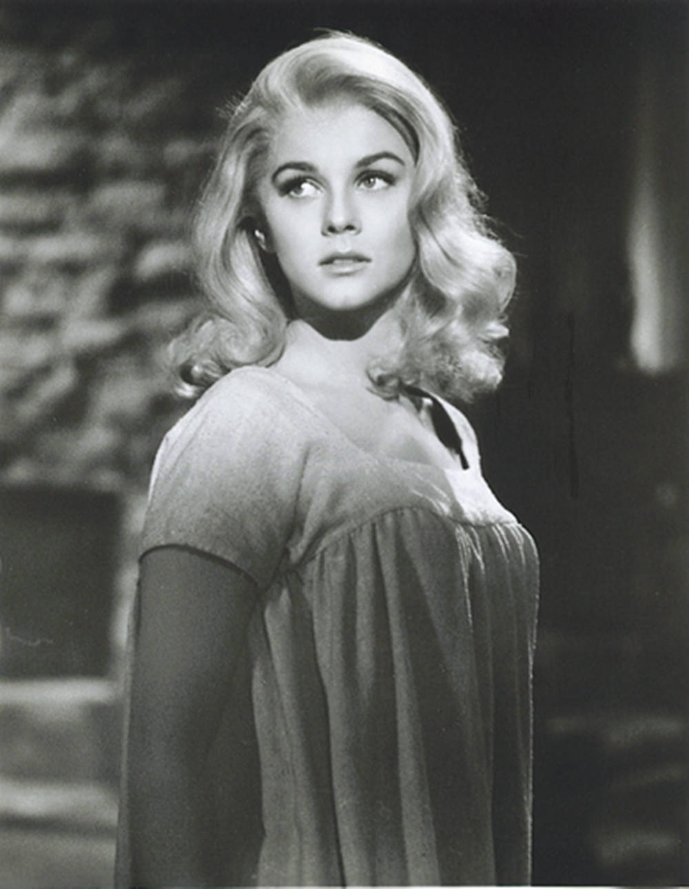 1000x1289 Download The Legendary Ann Margret in 'Kitten With a Whip' Wallpaper