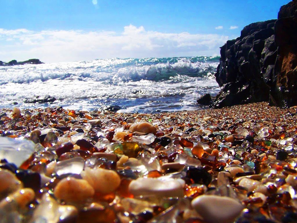 1024x768 cristal en la playa de California, Glass Beach. California coast road trip, Northern california road trip, California coast