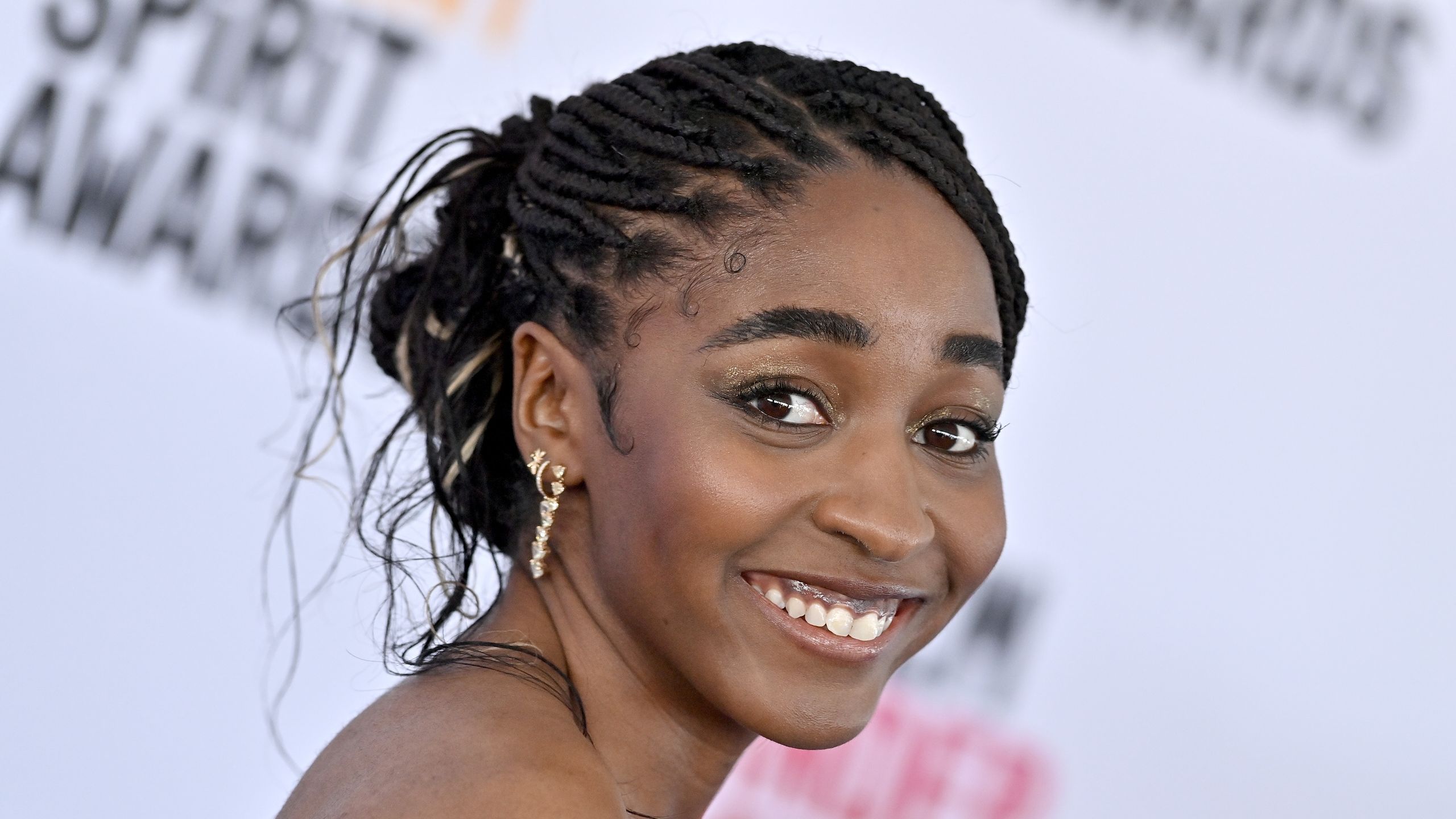 2560x1440 Ayo Edebiri Debuted the Shortest, Bluntest, Cutest Bob Haircut at the Golden Globes