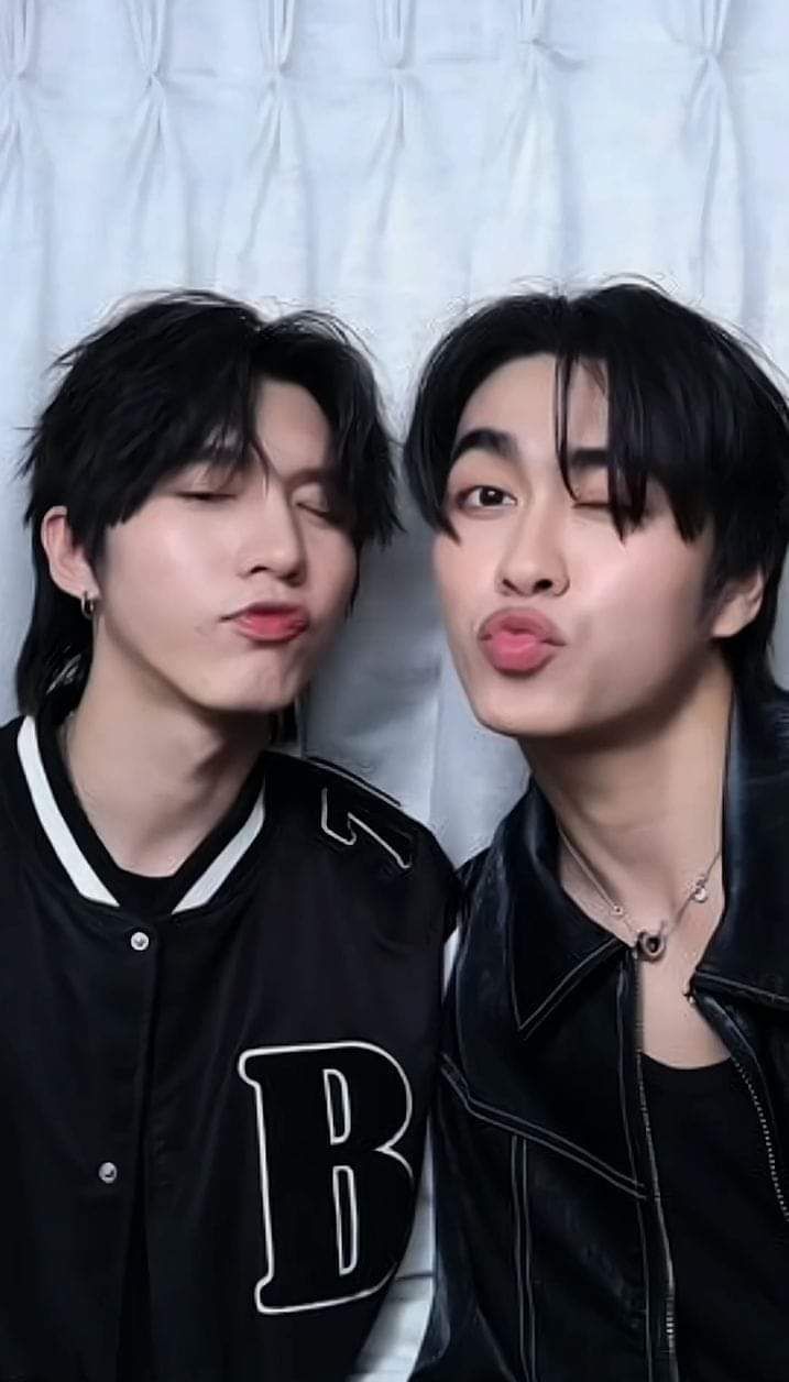 717x1256 AouBoom
