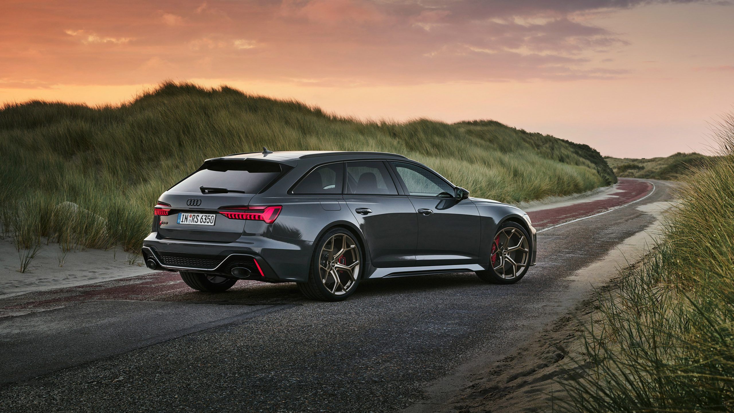 2560x1440 Audi RS6 Avant Performance Wallpaper